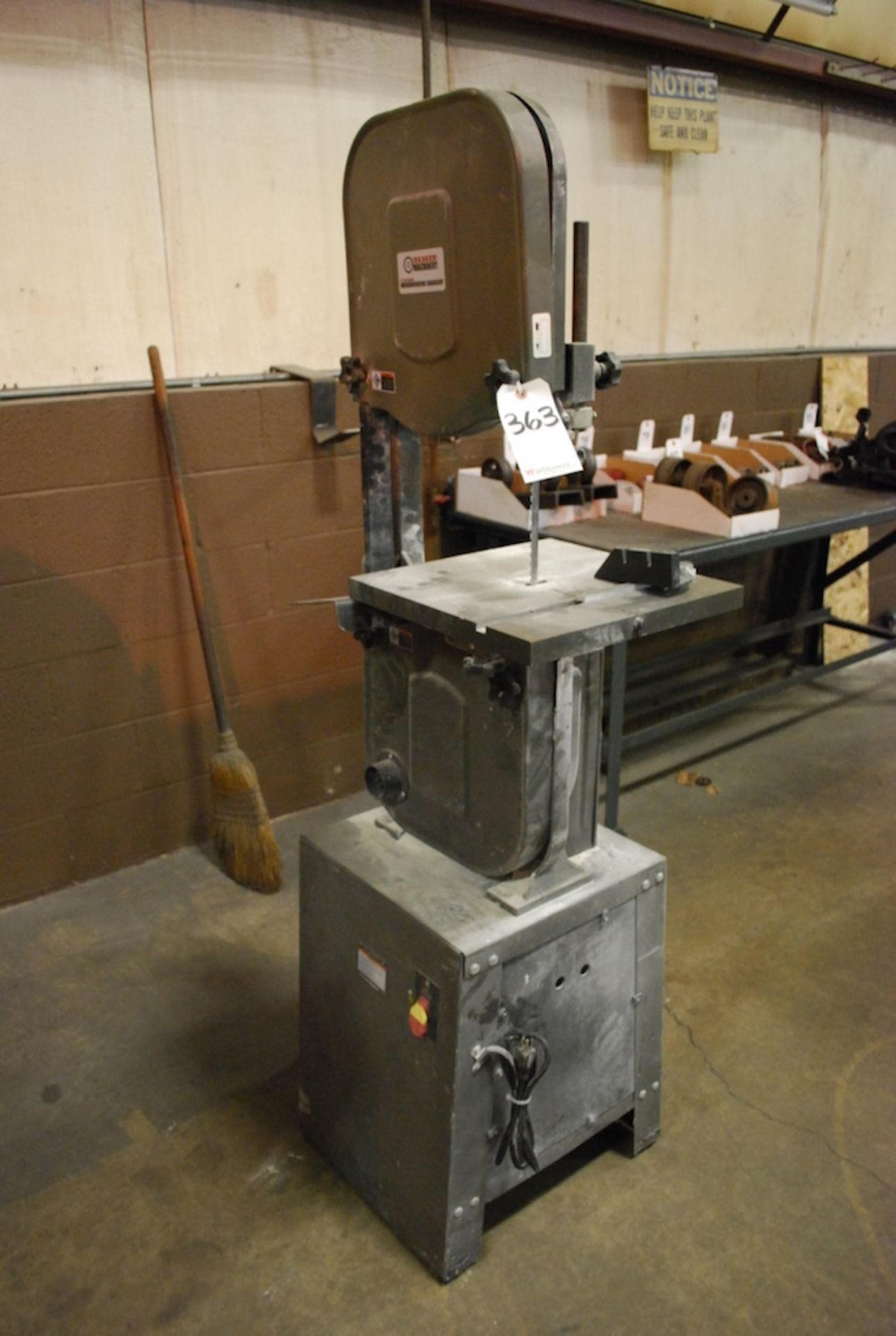CENTRAL MACHINERY 14" 4-SPEED WOODWORKING BAND SAW