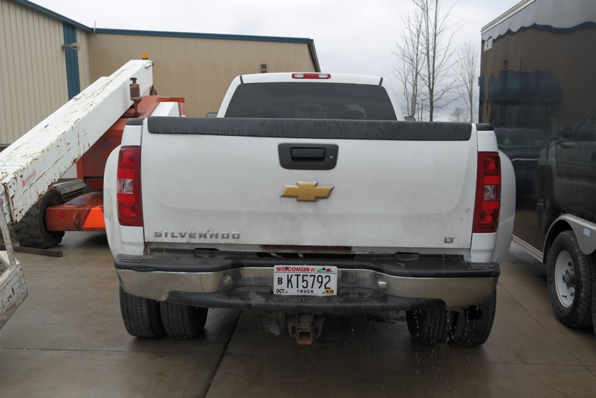 2003 CHEVROLET 3500 LS DUALLY CREW CAB PICK-UP TRUCK: VIN# 1GCHC39N4RE283416; 8.1 LITRE GAS - Image 5 of 6