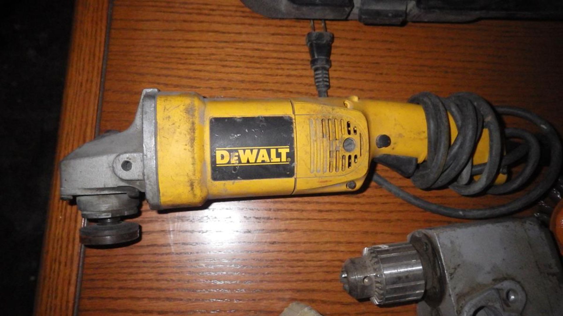 Dewalt angle grinder, Makita angle grinder, Milwaukee drill, and B&D sander - Image 3 of 5