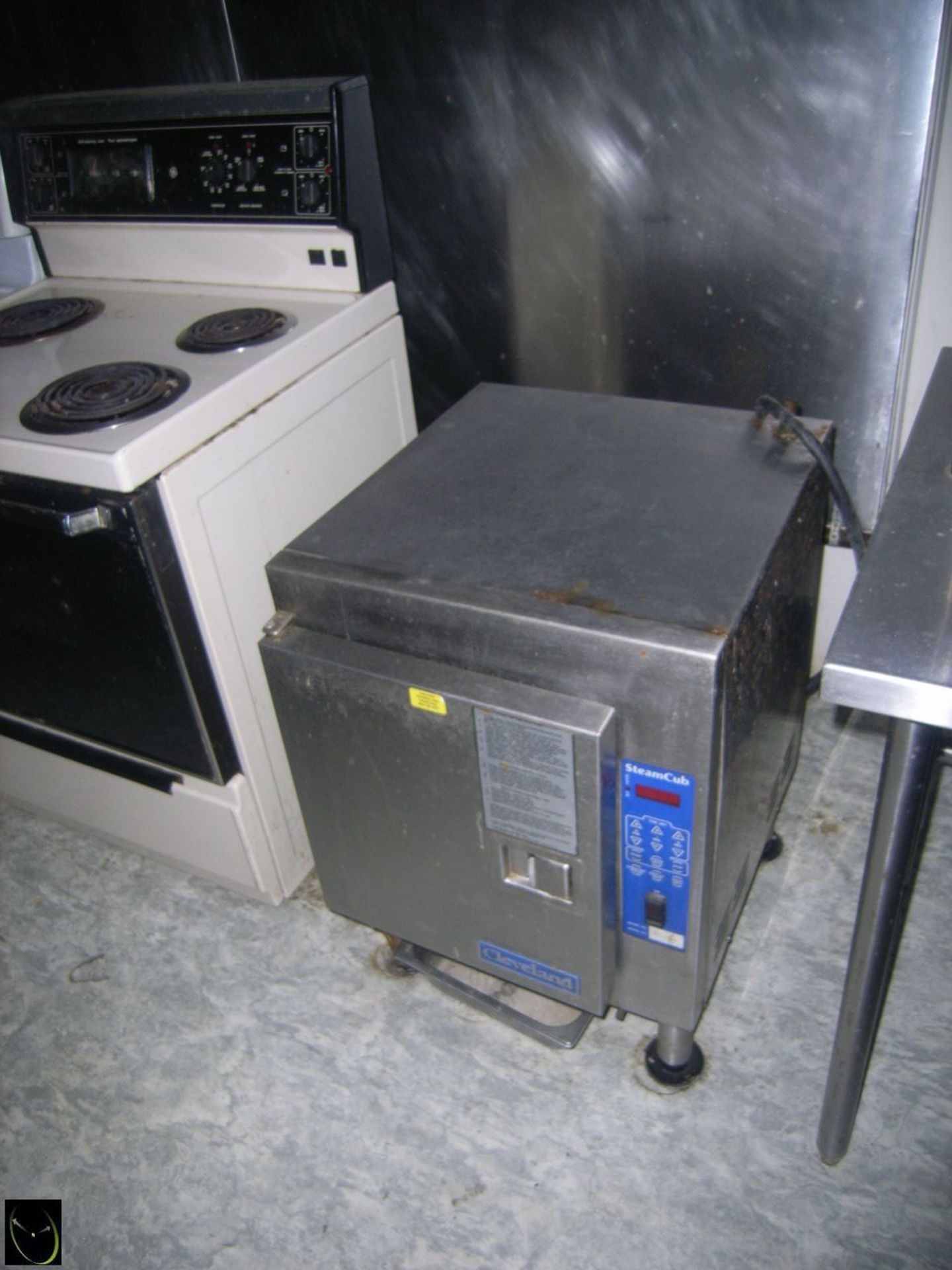 Southbend Stainless Steel Oven, Frigidaire Four Burner Stove, GE Four Burner Stove, Cleveland - Image 9 of 12