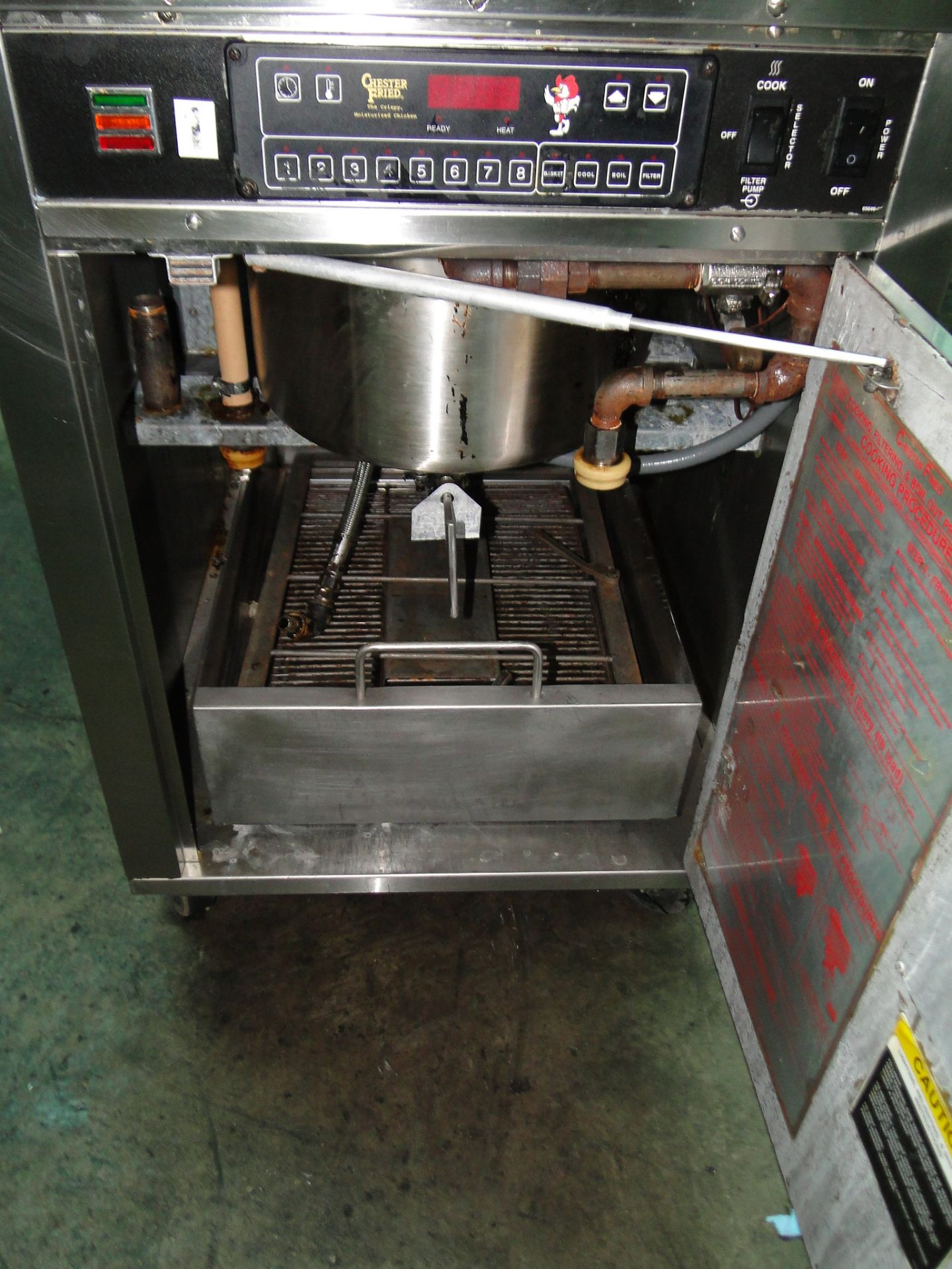 Giles "Chester Fried" Gas Fired Deep Fryer with Auto Lift, Model CF4006, S/N: A411070008, Equipped - Image 3 of 5