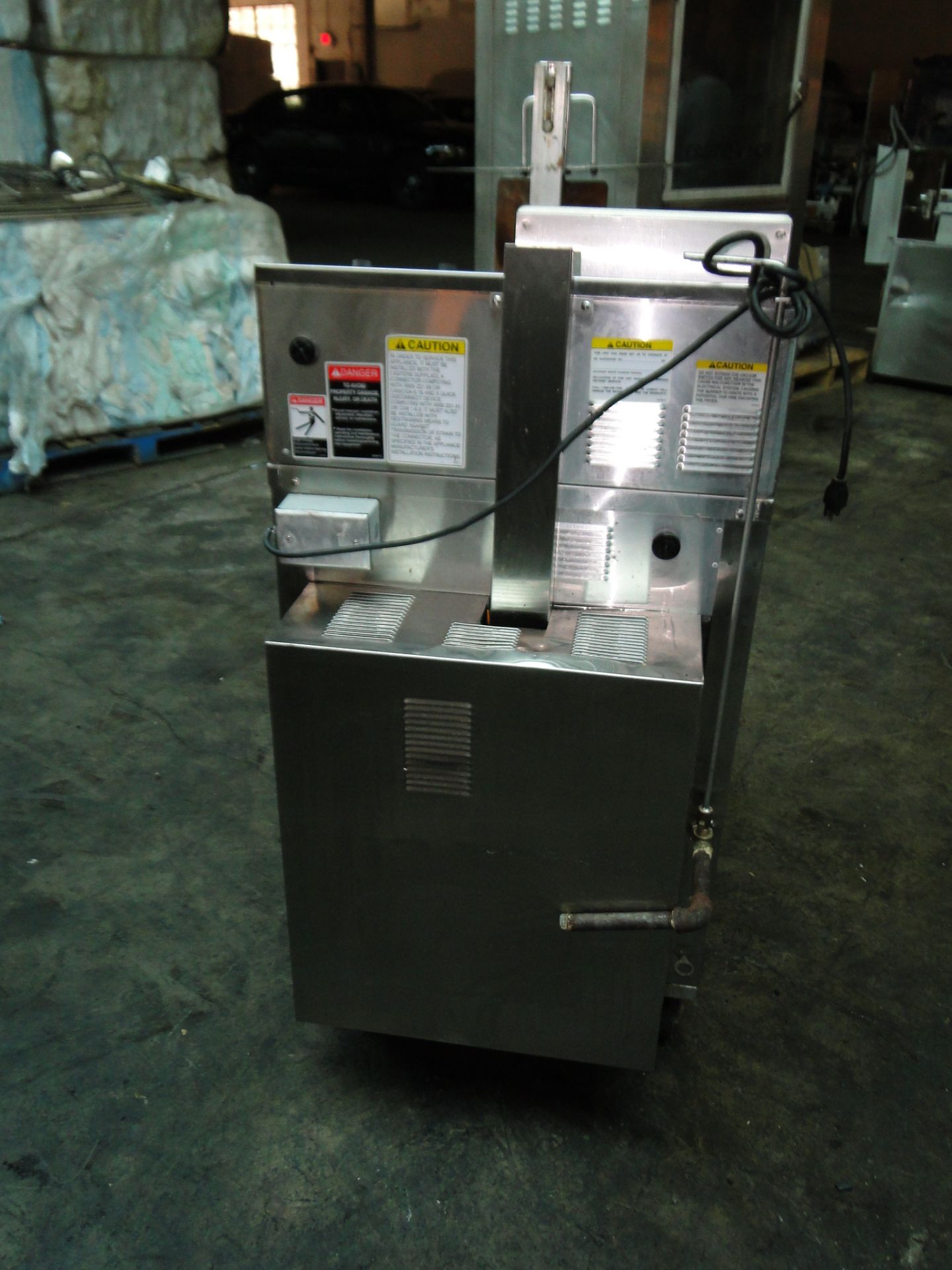 Giles "Chester Fried" Gas Fired Deep Fryer with Auto Lift, Model CF4006, S/N: 407240207, Equipped - Image 5 of 6