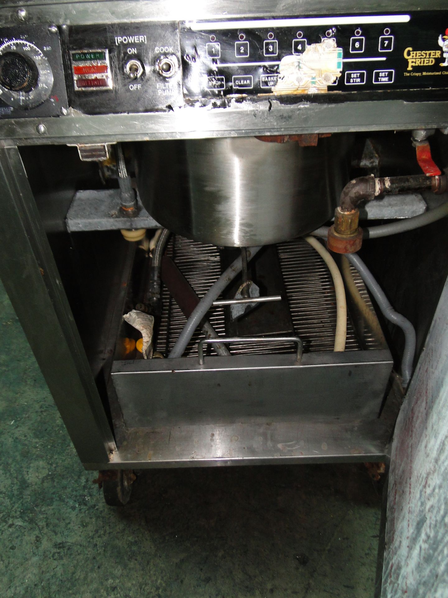 Giles "Chester Fried" Gas Fired Deep Fryer with Auto Lift, Model CF4006, S/N: A410109108, Equipped - Image 5 of 7