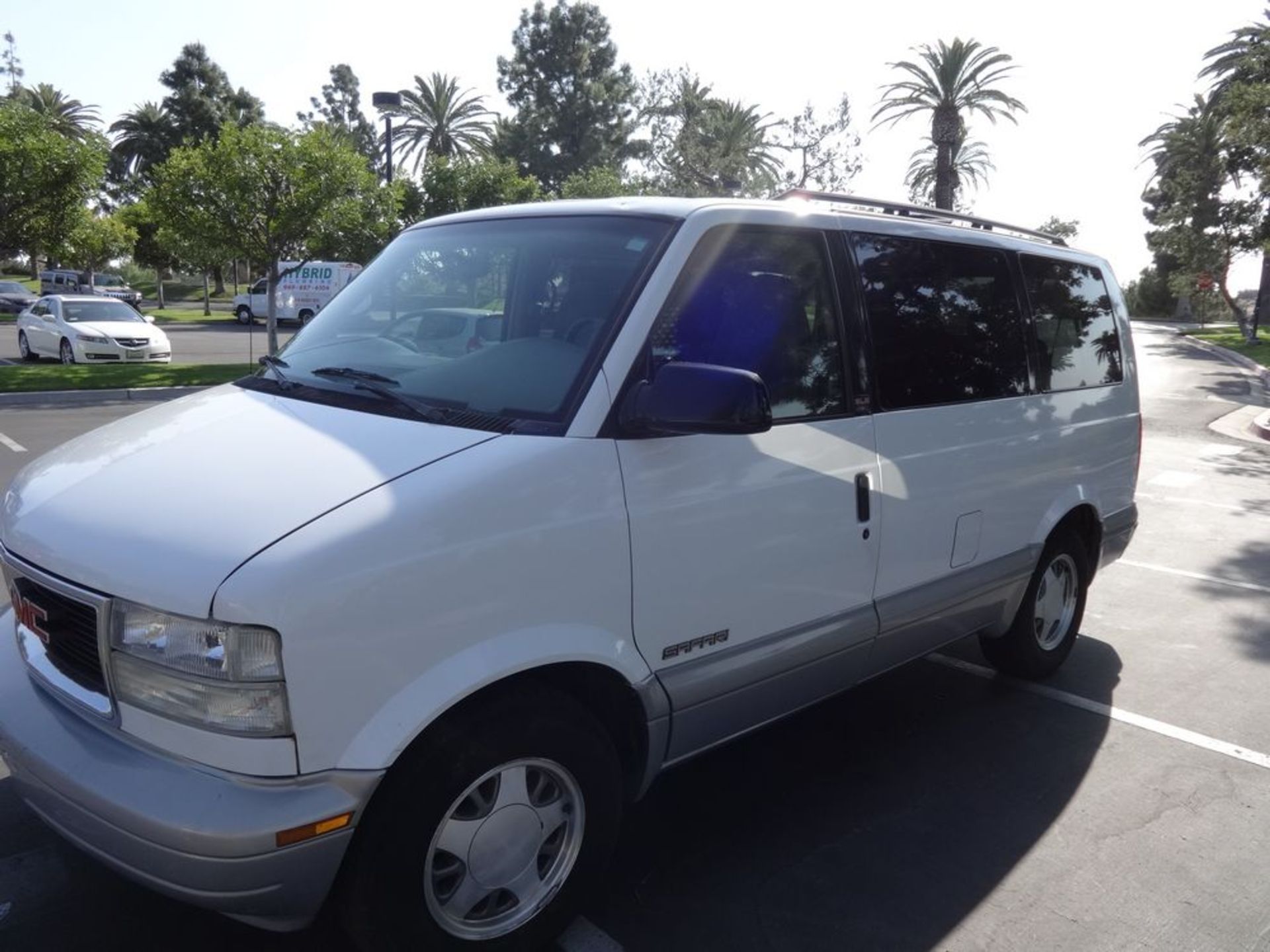 Wheelchair Van 2000 GMC Safari Van (Simular to Chevy Astro Van) Wheelchair Accessible, Braun Wheel - Image 2 of 6