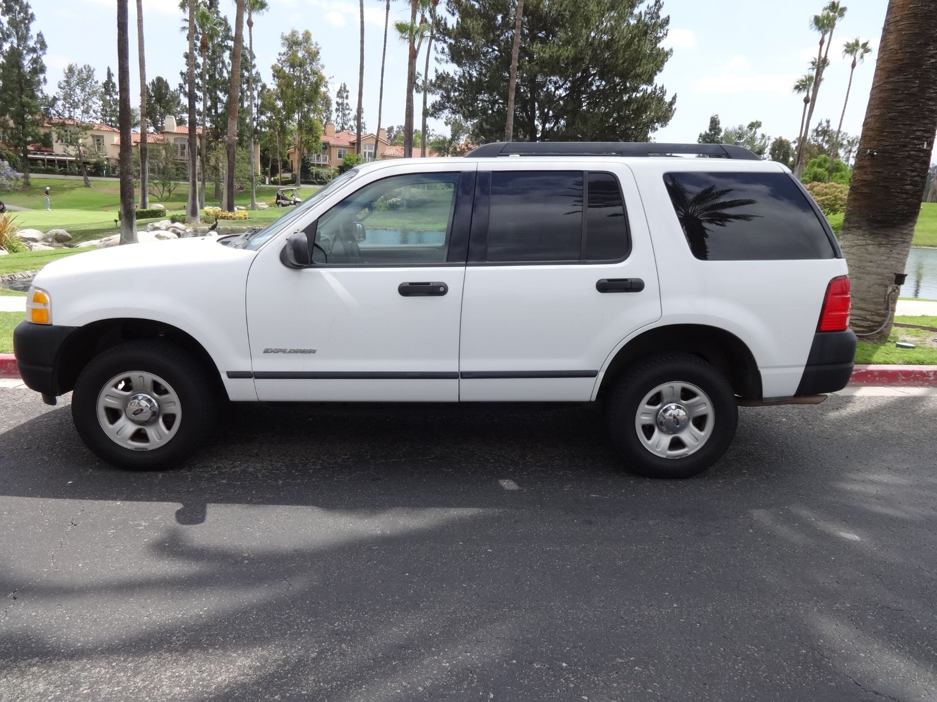 2005 Ford Explorer Advance Trac RSC, VERY GOOD CONDITION (One of Our Best) Equiped with Light Bar - Image 2 of 12