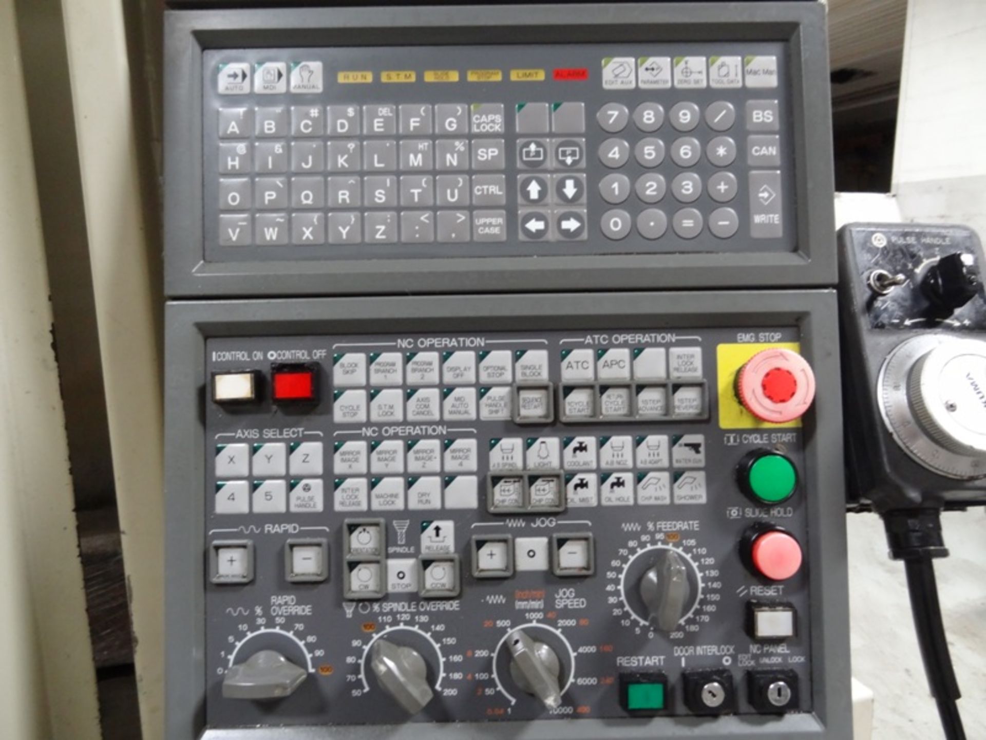 OKUMA MX55-VA VERTICAL MACHINING CENTER, MACHINE SERIAL NUMBER 10040461, DATE OF MFG. 1998 - Image 3 of 10