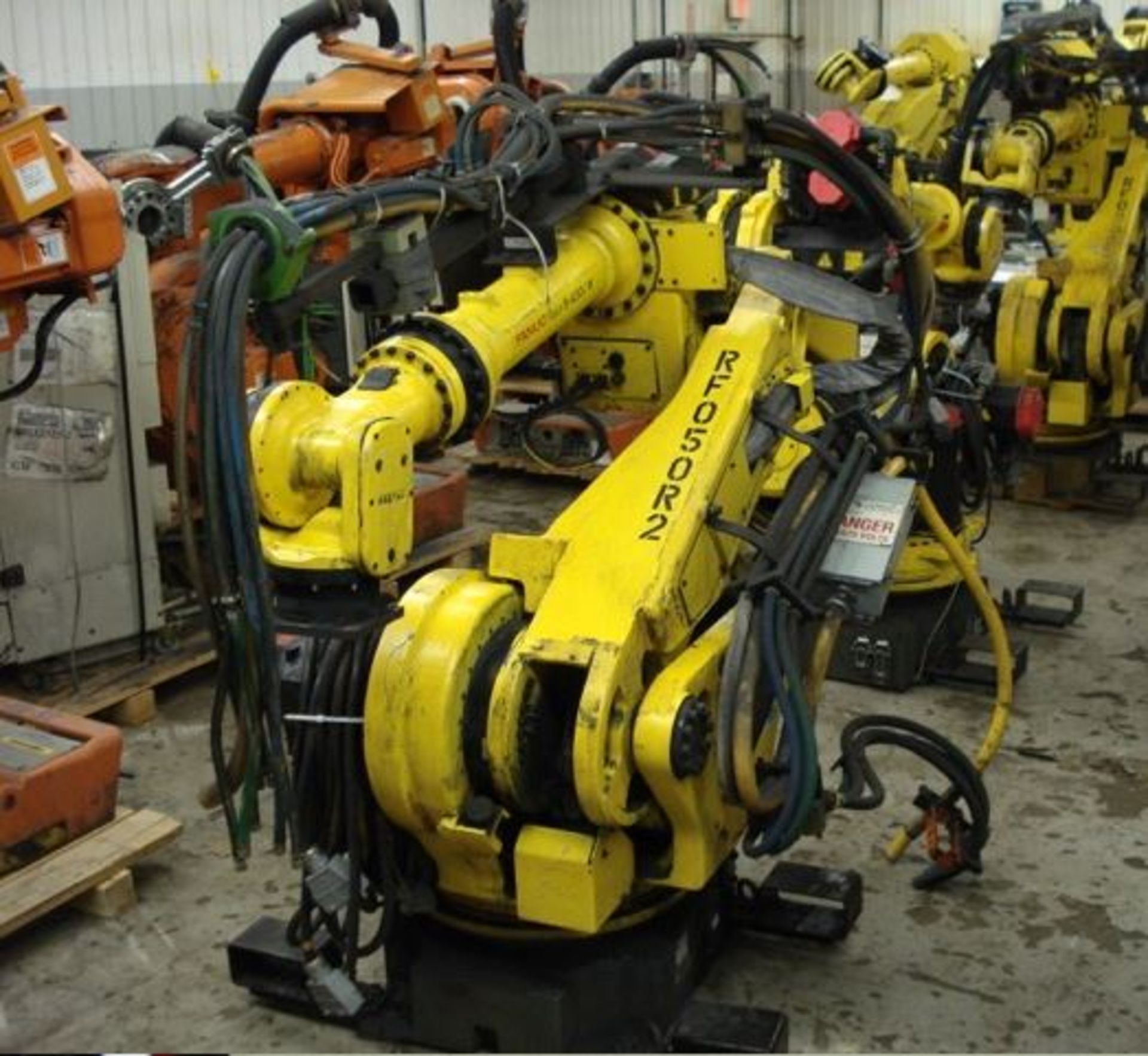 FANUC S-430iW, SN F-45488 WITH RJ3 CONTROL, CABLES & TEACH PENDANT, LOCATION MI