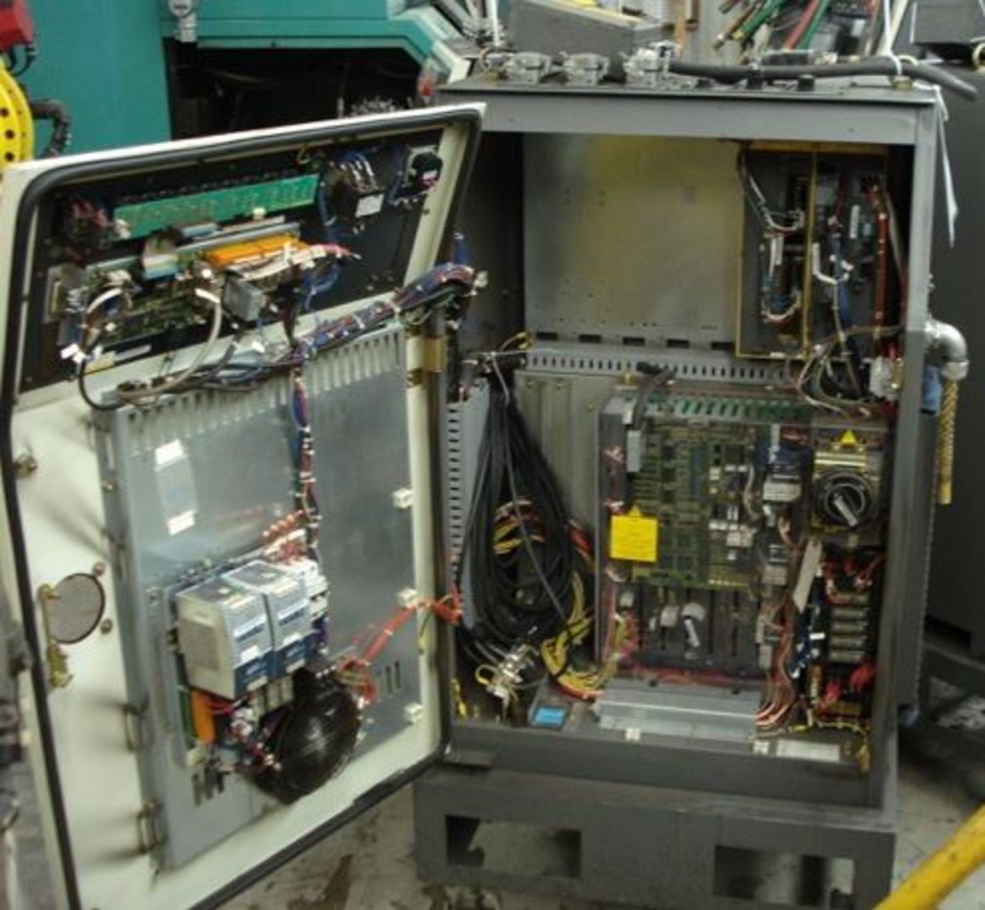 FANUC S-430iW, SN F-45482 WITH RJ3 CONTROL, CABLES & TEACH PENDANT, LOCATION MI - Image 3 of 5