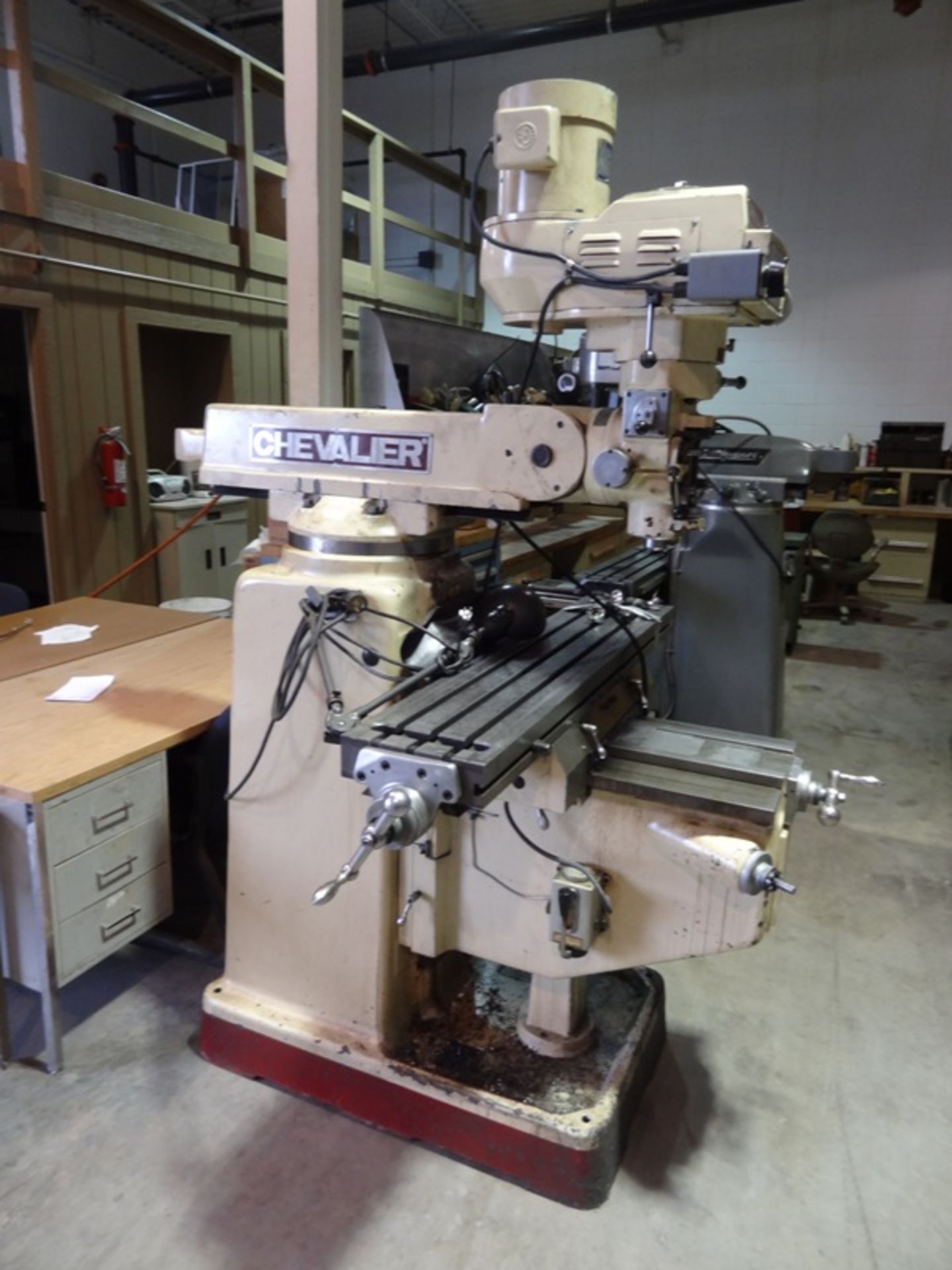 CHEVALIER KNEE MILL WITH DRO, SN 842167, LOCATION MI, BUYER TO SHIP LOADING FEE 150 - Image 4 of 8