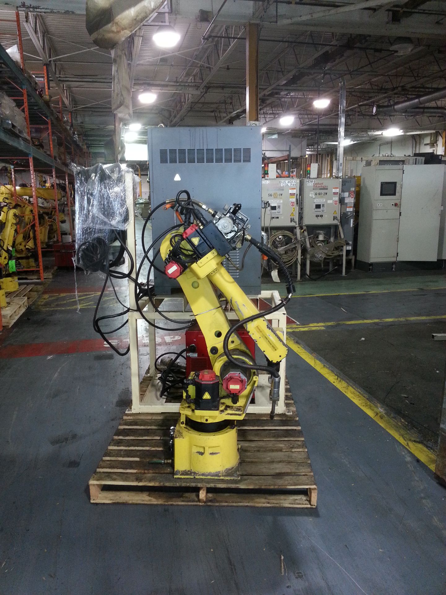 Fanuc Arc Mate 120iB 10L's, w/ RJ3iB Controller, Cables,Teach Pendant & Lincoln Powerwave 455 Welder