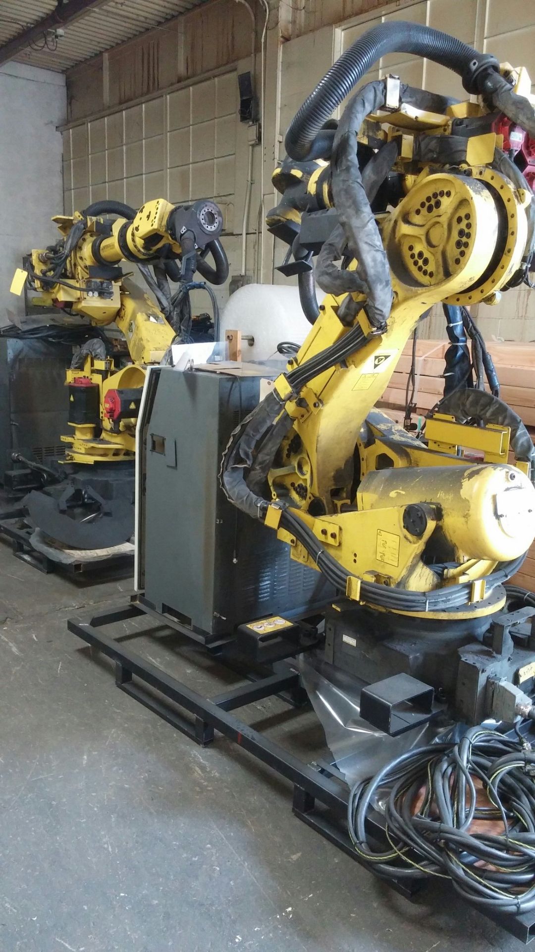 1-FANUC R-2000ia/200F WITH RJ3iB CONTROL, TEACH PENDANT AND CABLES, LOCATION OH, BUYER TO SHIP