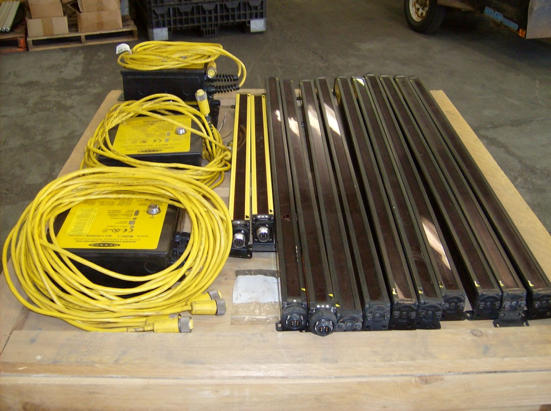 Banner safety light curtains. Total of 6 sets all working condition, Location Canada, Buyer to ship - Image 2 of 3