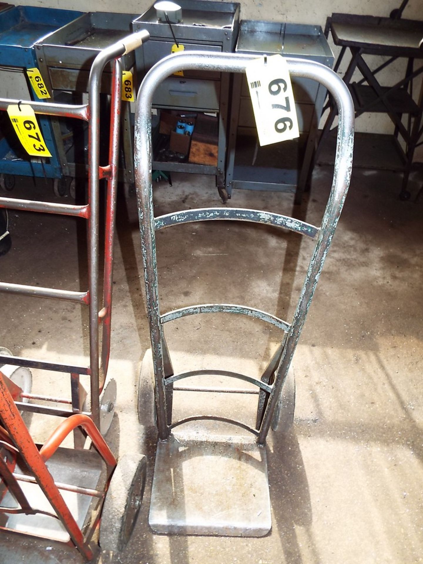 2 WHEEL HAND TRUCK