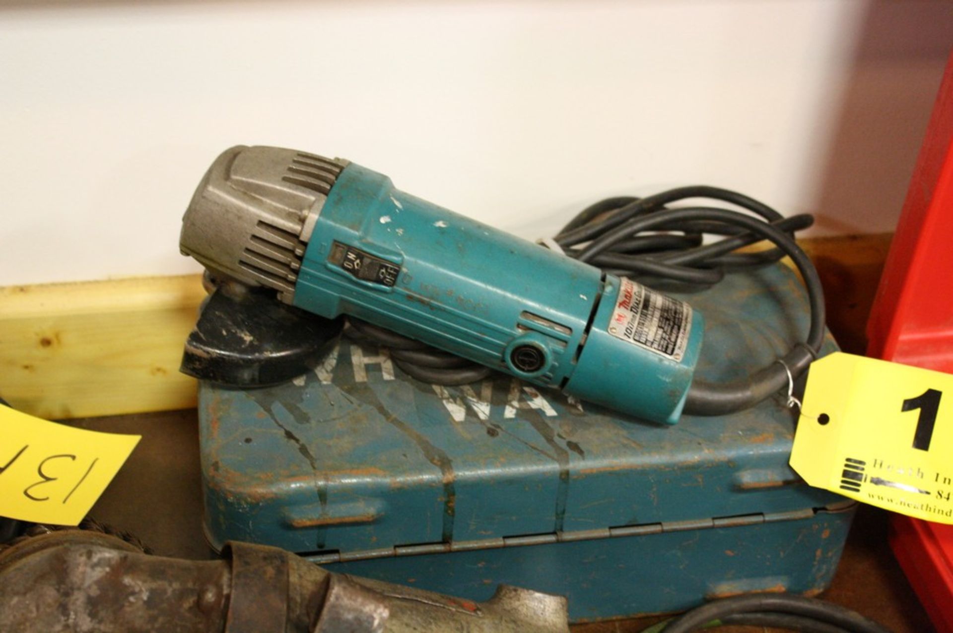 MAKITA MODEL 9501B, 100MM DISC GRINDER