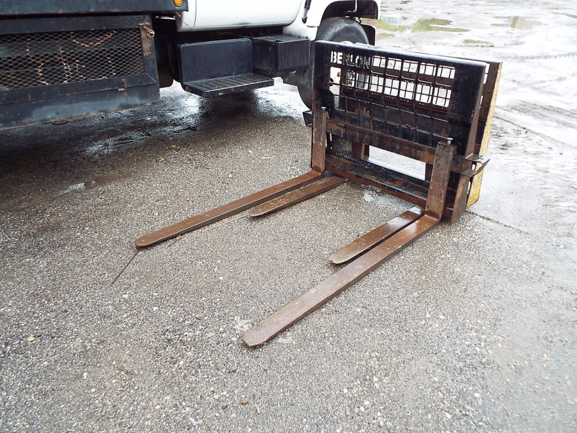 BERLON 5' SKID STEER FORKS