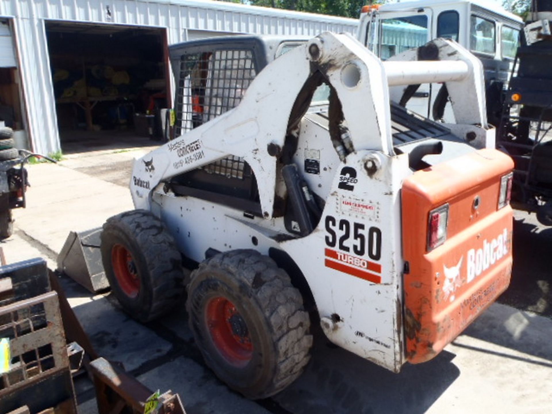 BOBCAT S250 TURBO 2 SPEED SKID STEER LOADER - Image 4 of 11