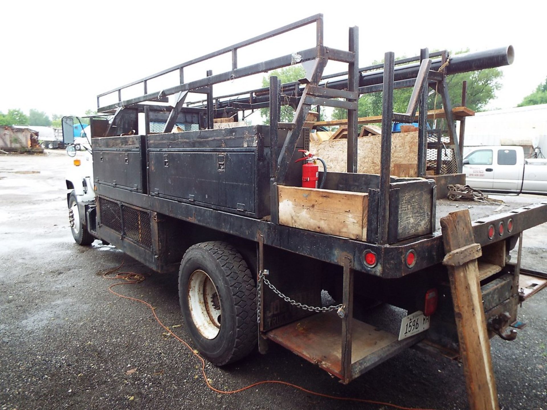 GMC TOPKICK 14â€™ S/A FLATBED TRUCK VIN:  1GDL7H1J2LJ603329 (1986), CAT 3116 DIESEL, 5 SPD, 14â€™ - Image 2 of 8