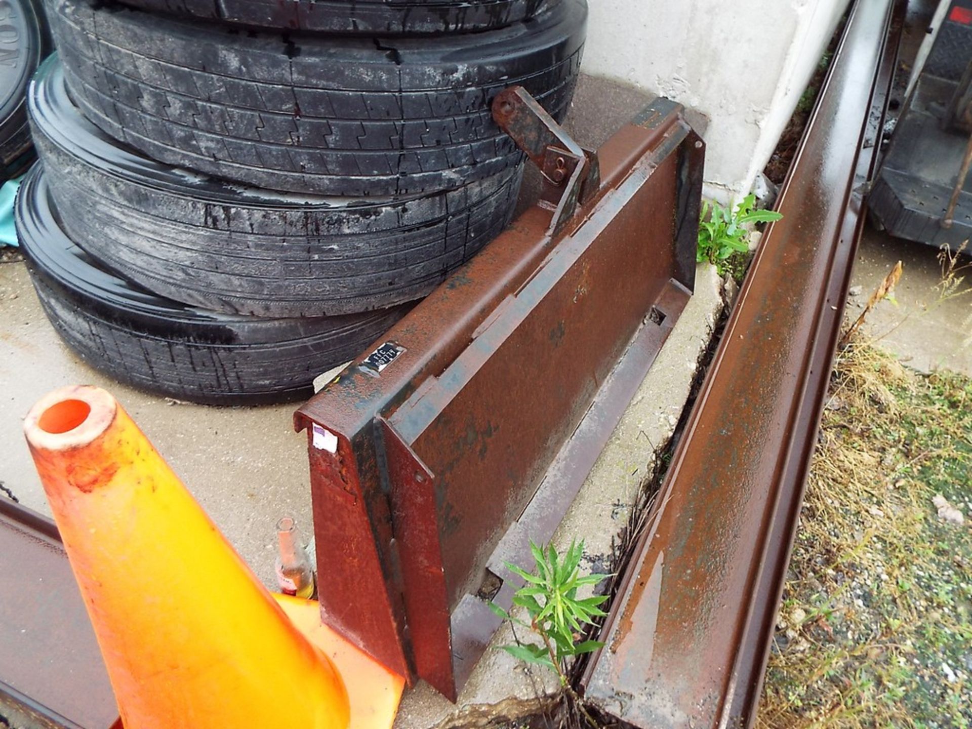 SKID STEER QUICK ATTACH PLATE