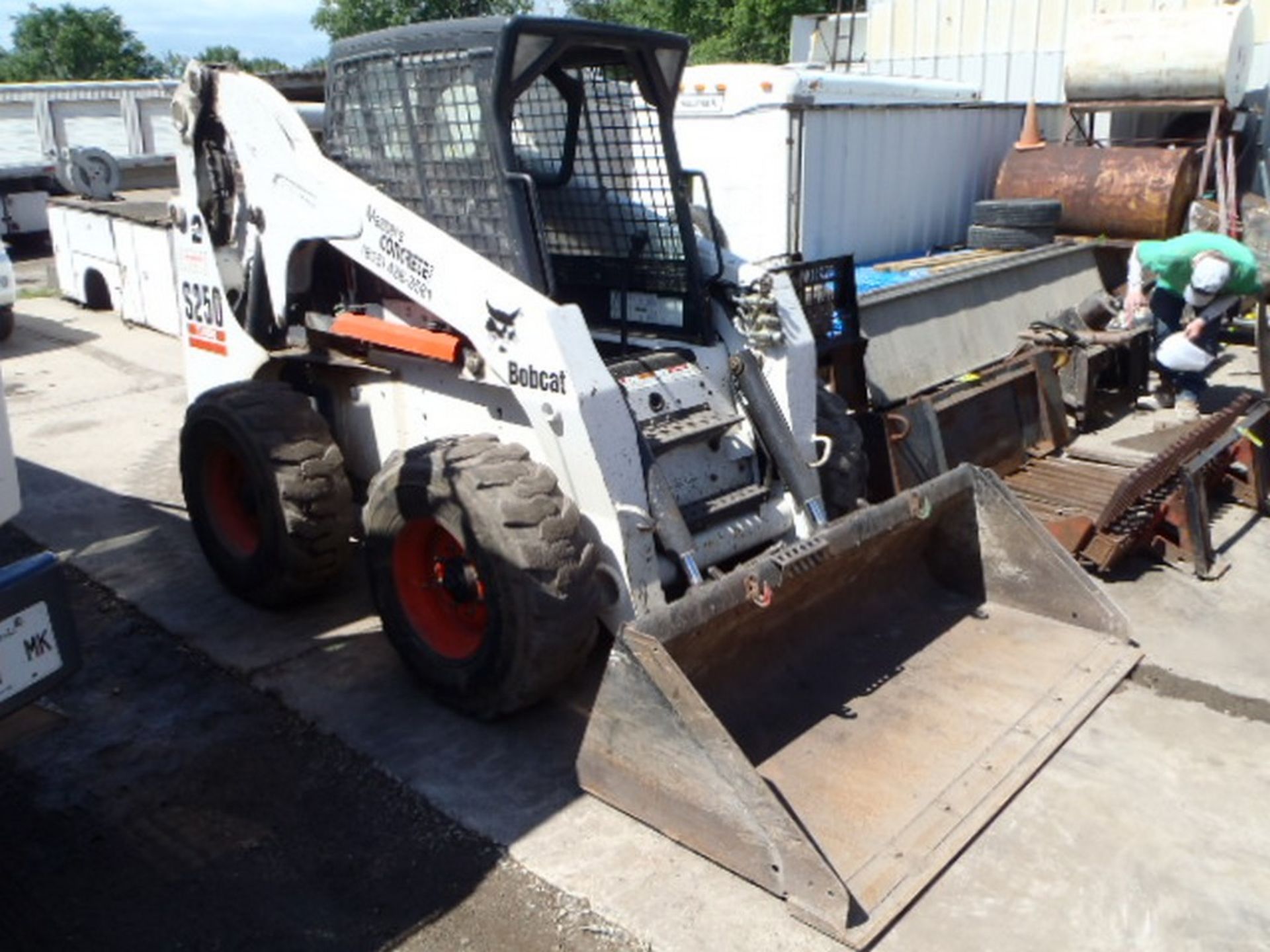 BOBCAT S250 TURBO 2 SPEED SKID STEER LOADER - Image 2 of 11