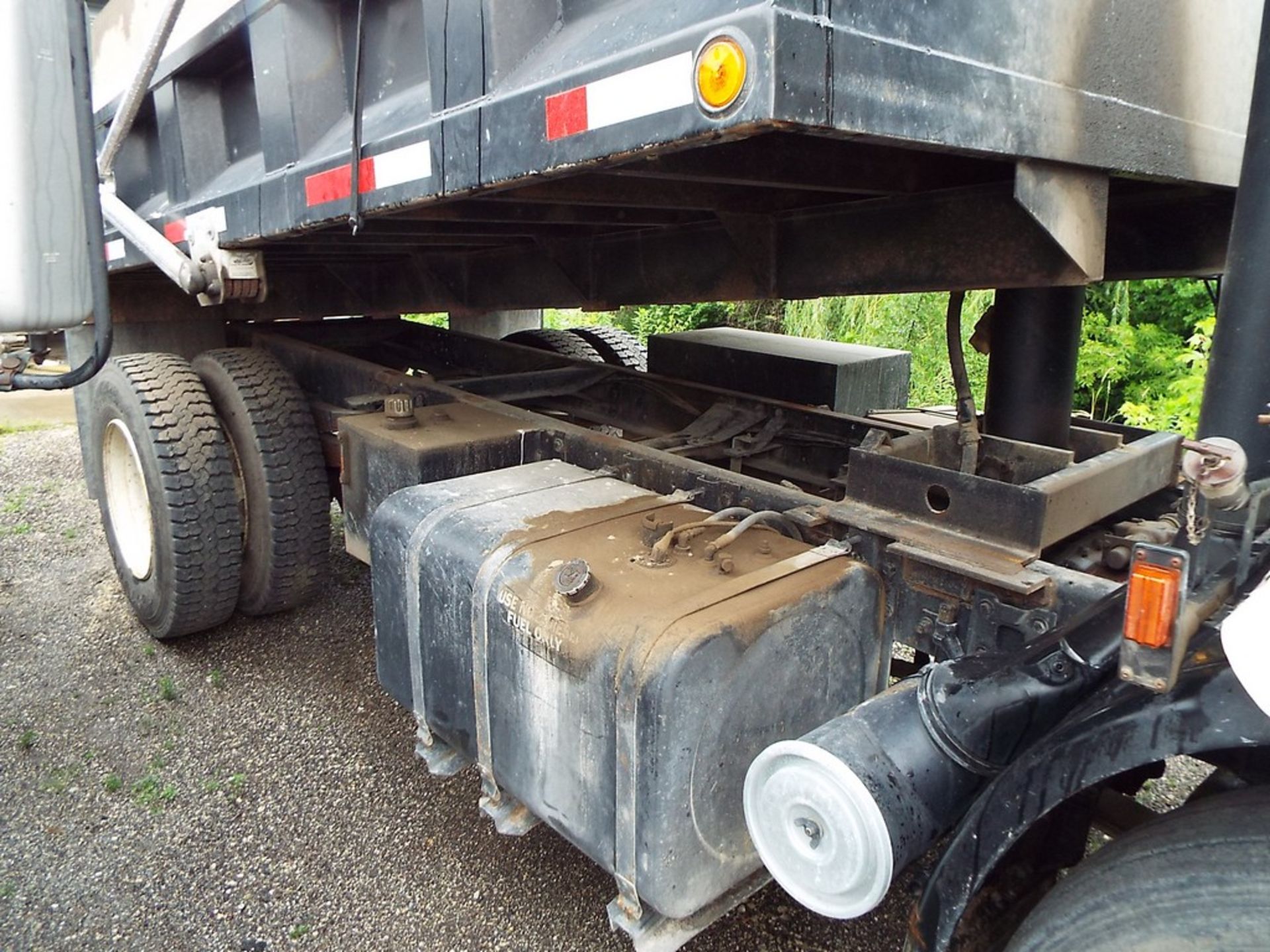 MACK MS250P MANAGER 14â€™ S/A CONTRACTORS DUMP TRUCK VIN: VG6M117B9TB201864 (1996) 6 CYL, 5 SPD, - Image 7 of 10