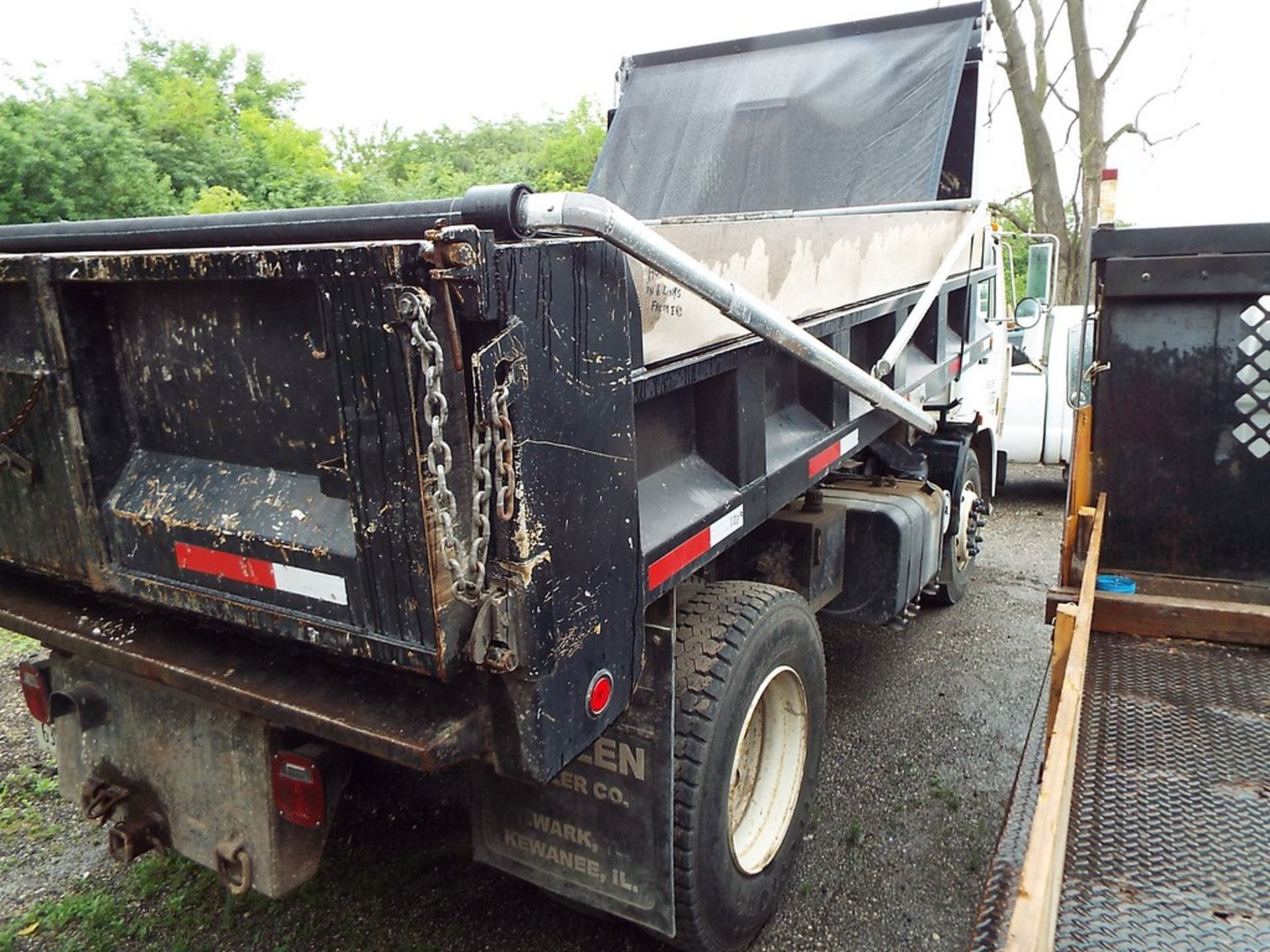 MACK MS250P MANAGER 14â€™ S/A CONTRACTORS DUMP TRUCK VIN: VG6M117B9TB201864 (1996) 6 CYL, 5 SPD, - Image 5 of 10