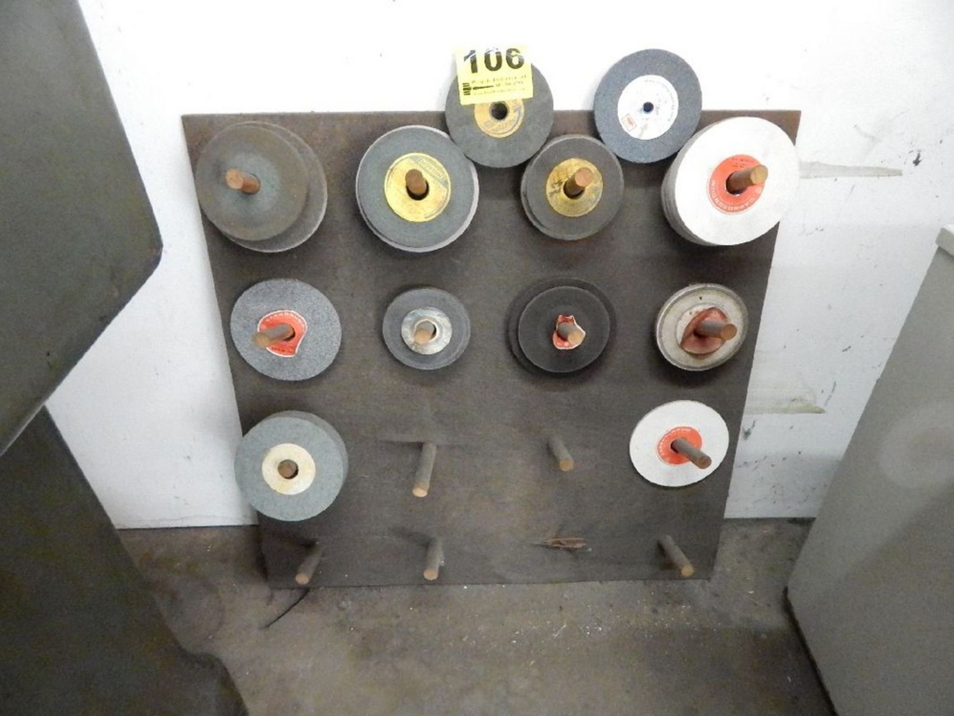 LOT: ASSORTED GRINDING WHEELS