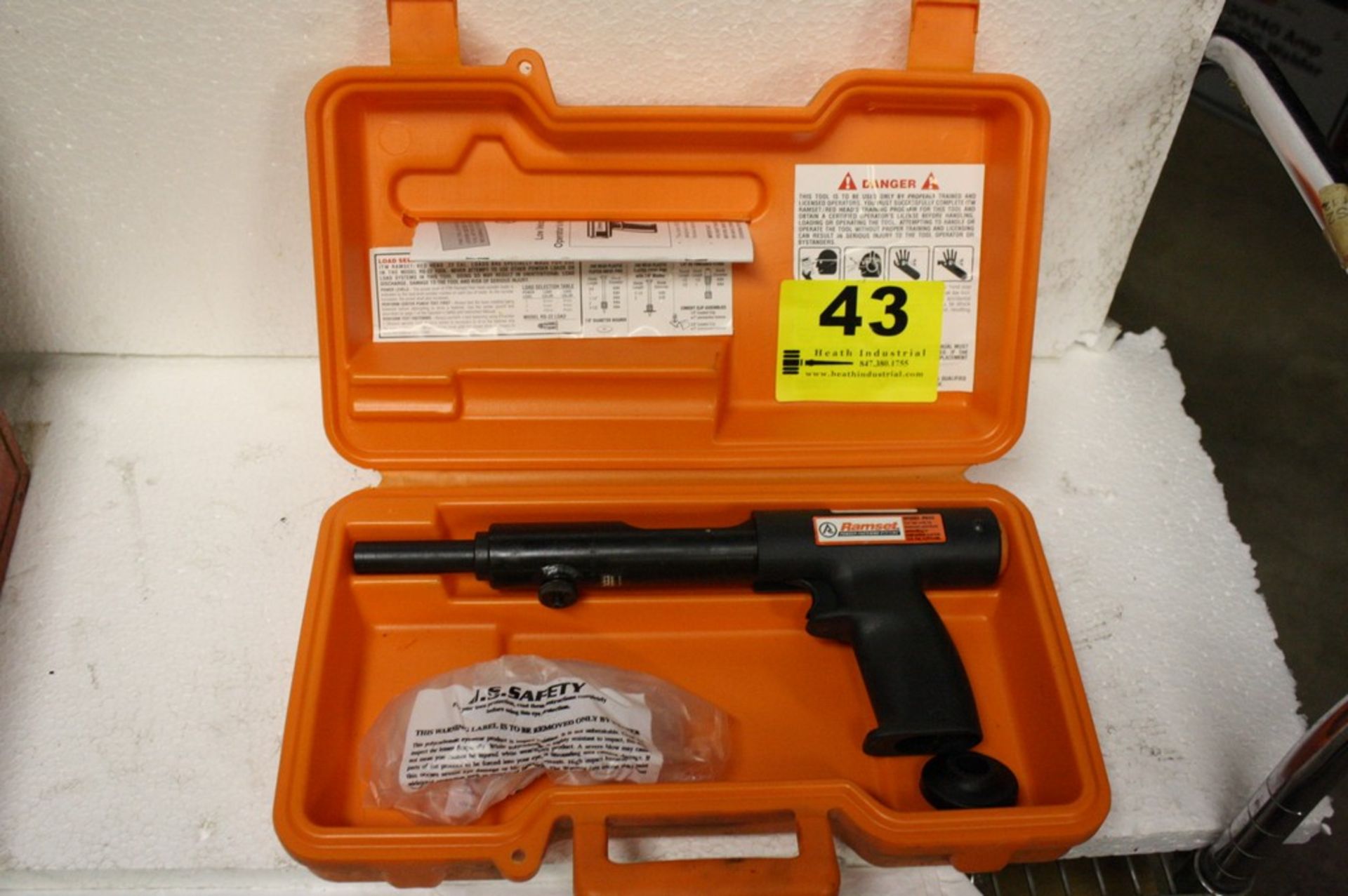 RAMSET MODEL RS22 POWDER ACTUATED TOOL W/CASE