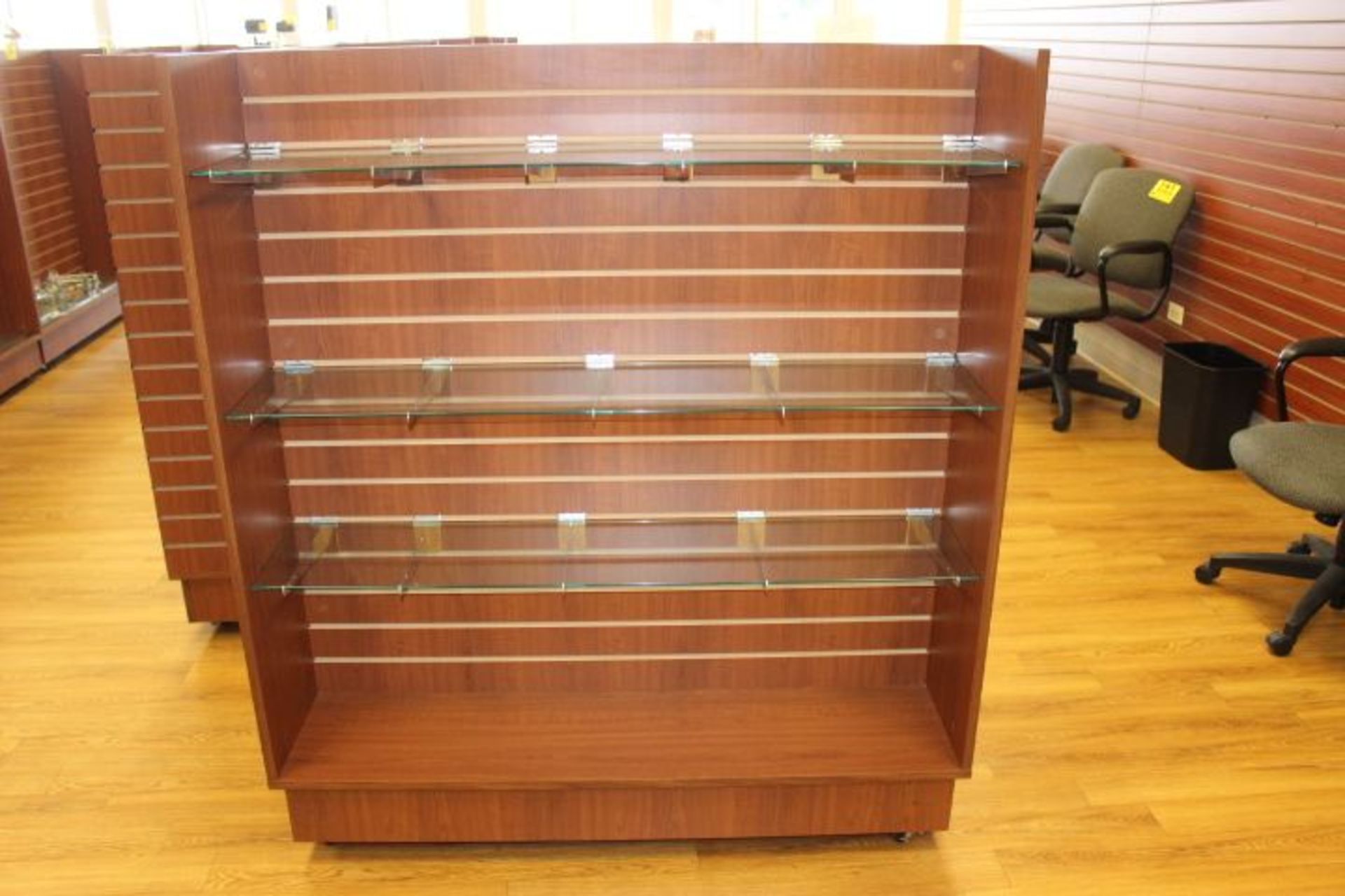 PORTABLE DISPLAY RACK WITH SLATTED