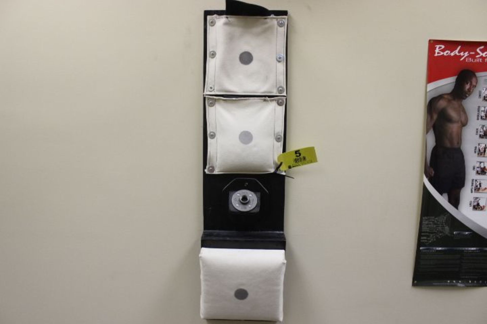 WALL MOUNTED PUNCHING STAND