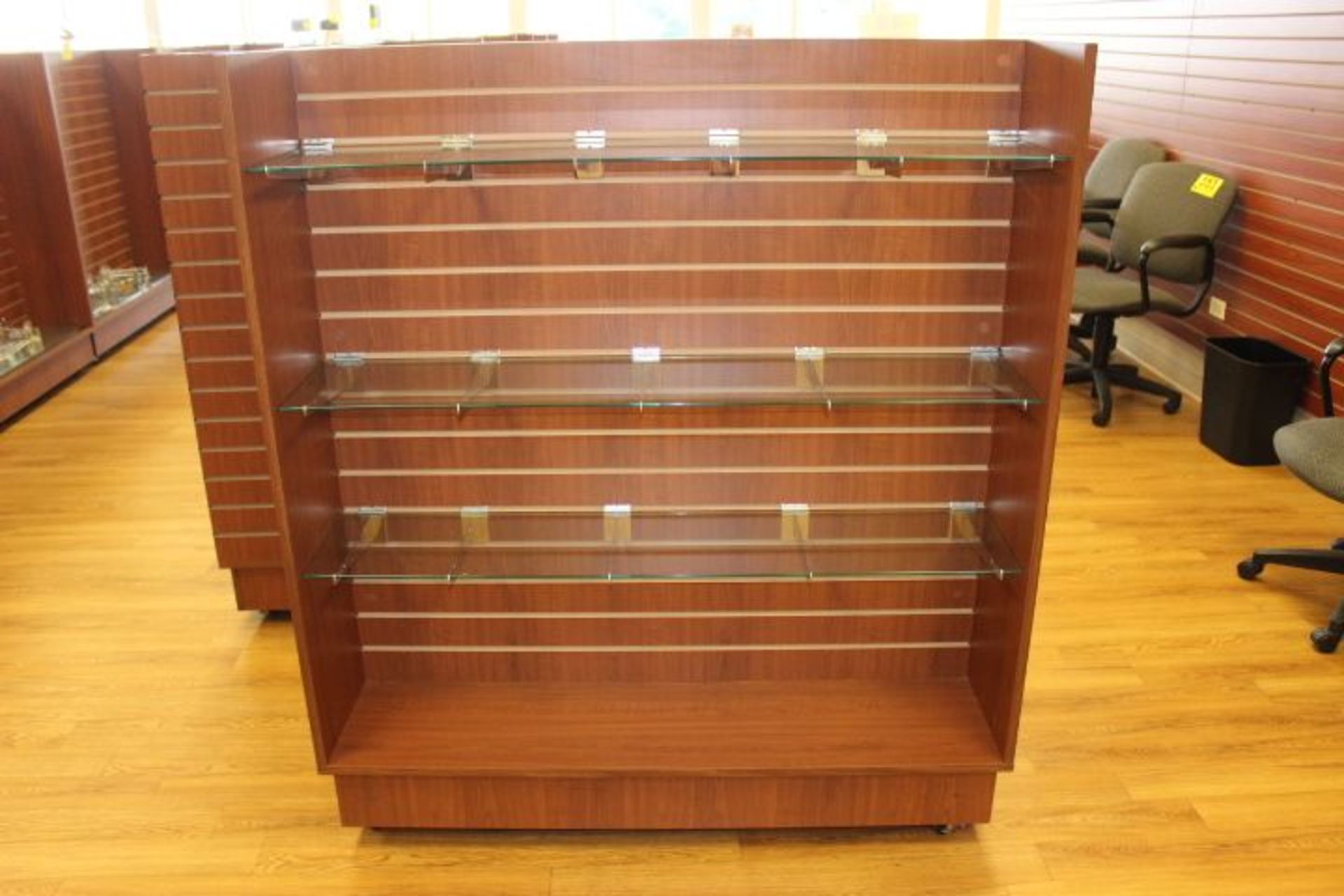 PORTABLE DISPLAY RACK WITH SLATTED