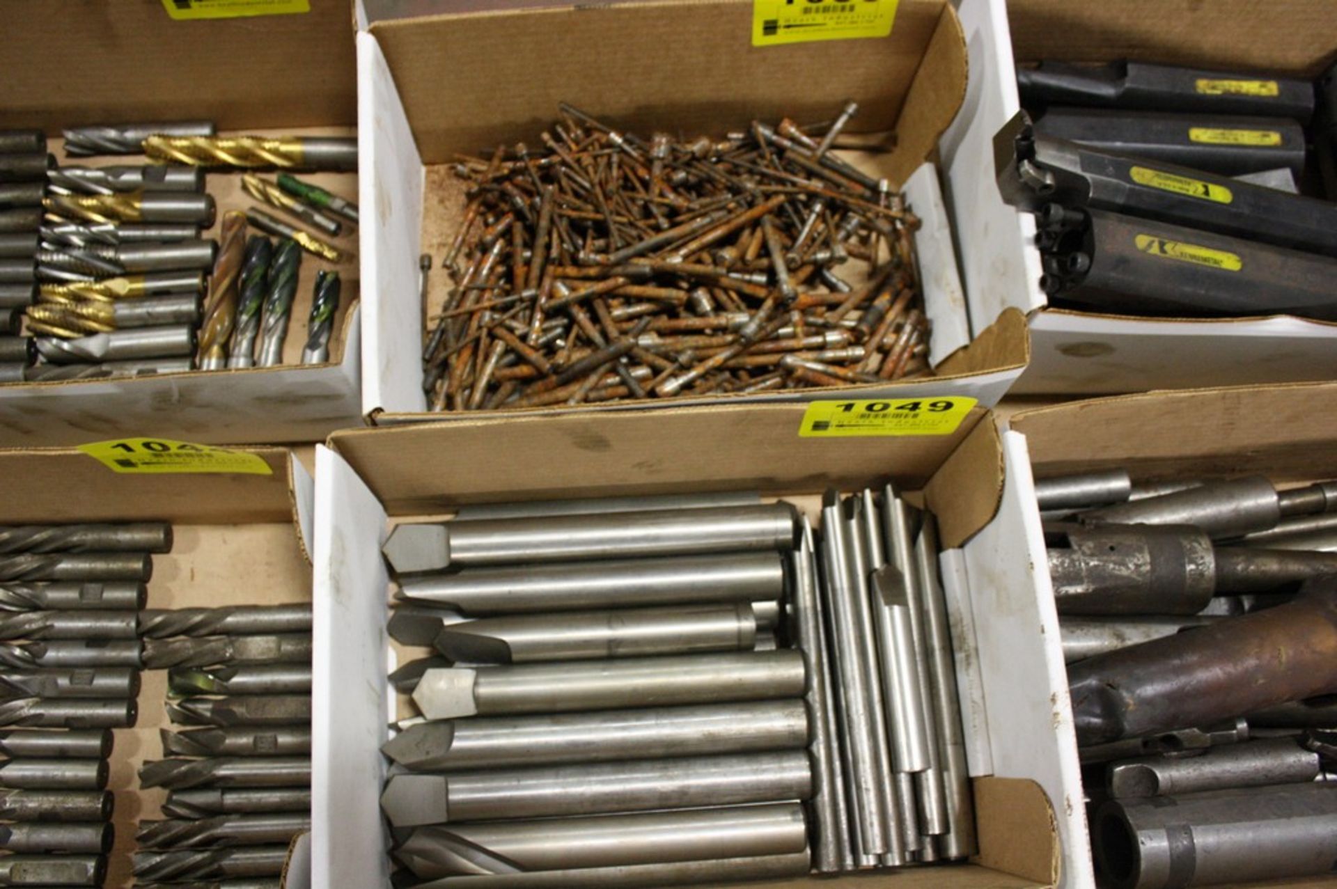 LOT ASSORTED MACHINE SCREWS