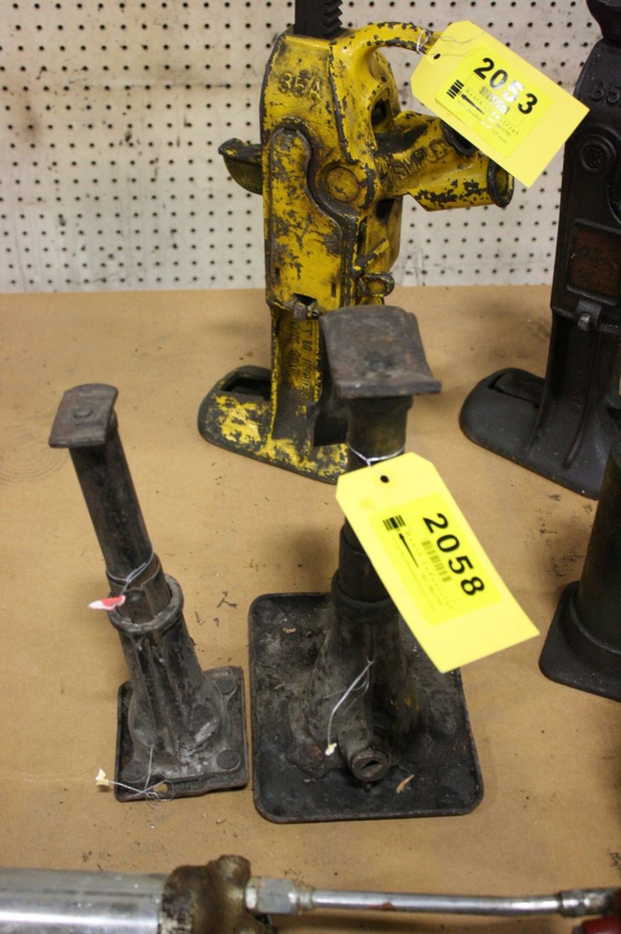 (2) HYDRAULIC BOTTLE JACK