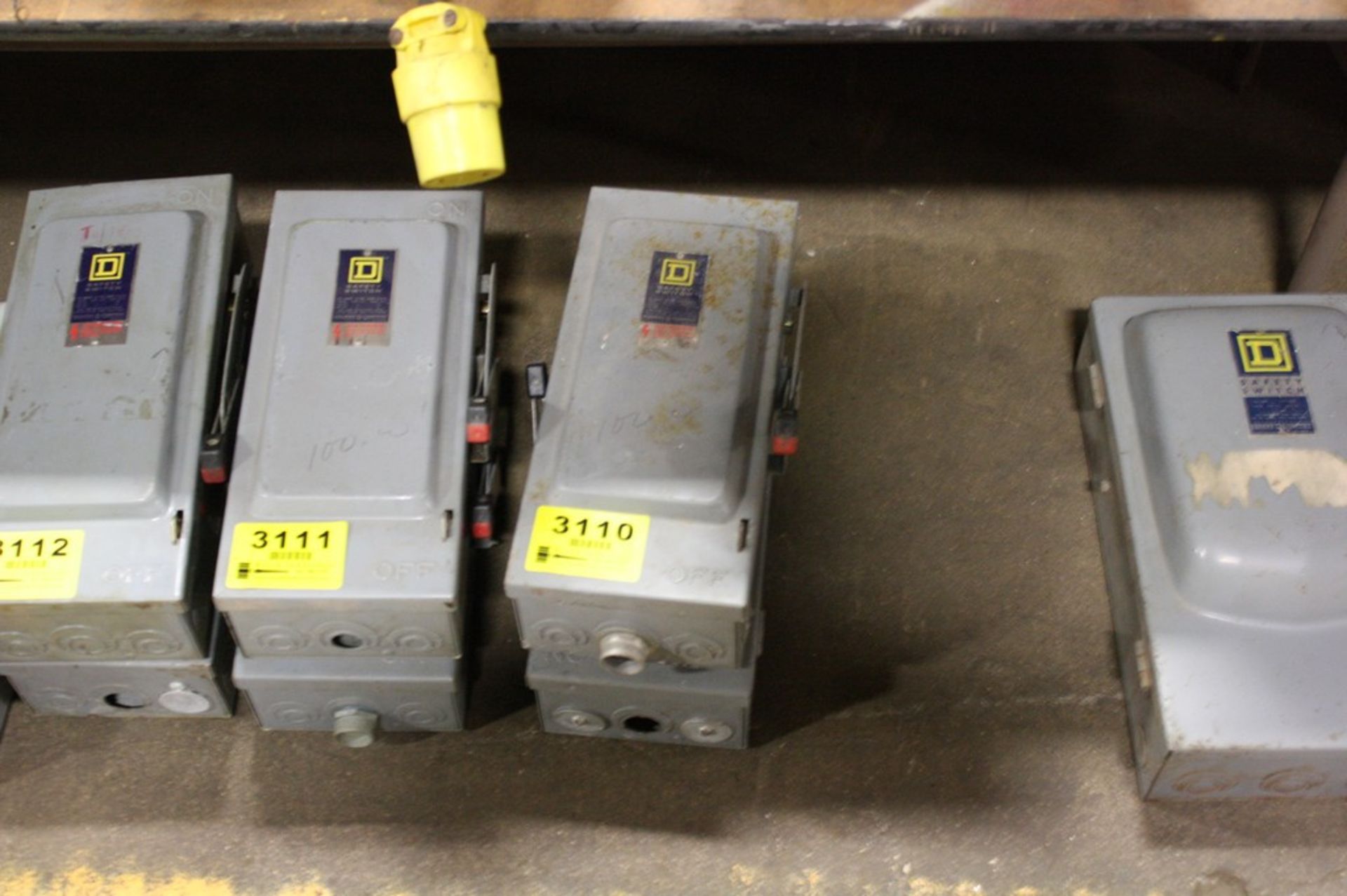 (2) SQUARE D 30 AMP SAFETY SWITCHES