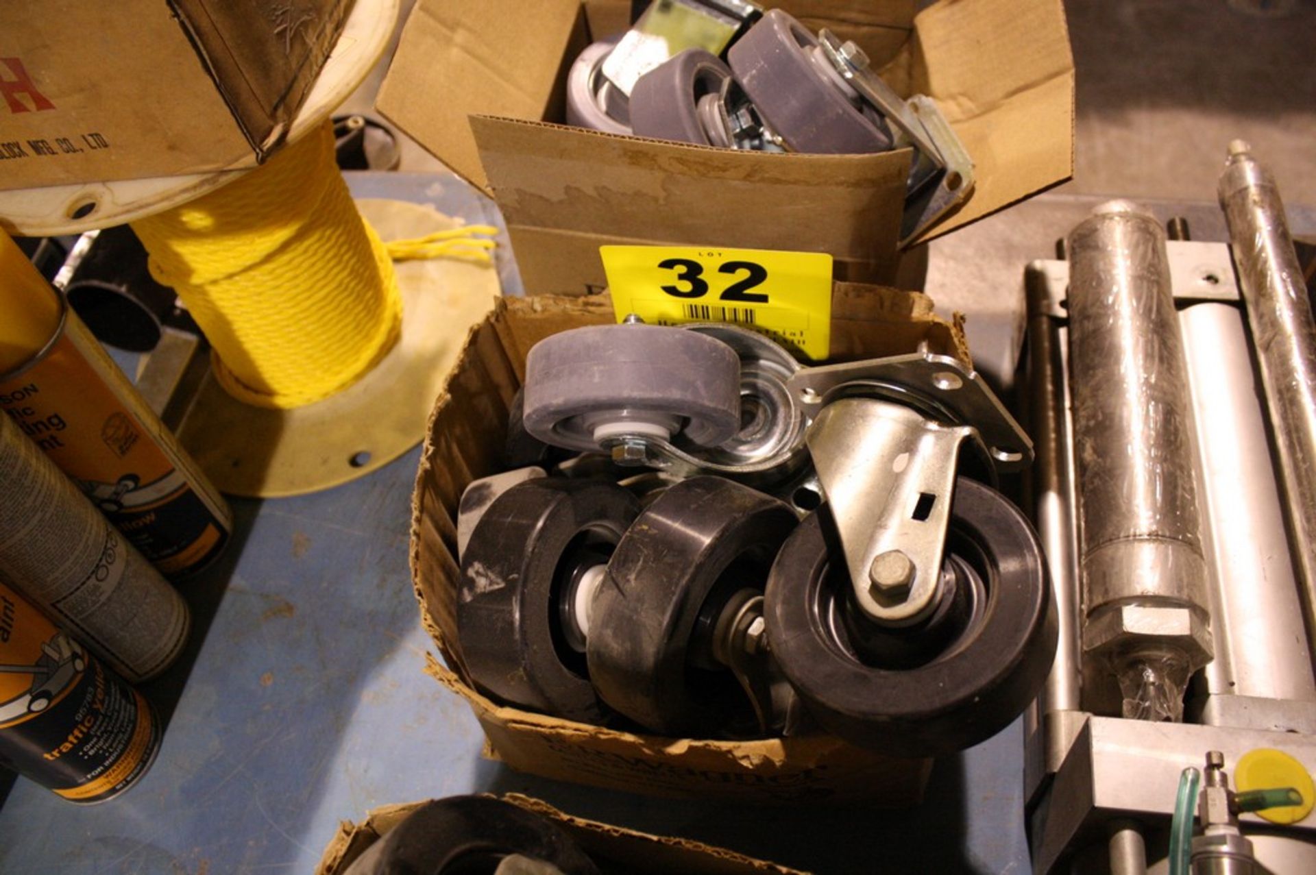 LOT: CASTERS IN BOX