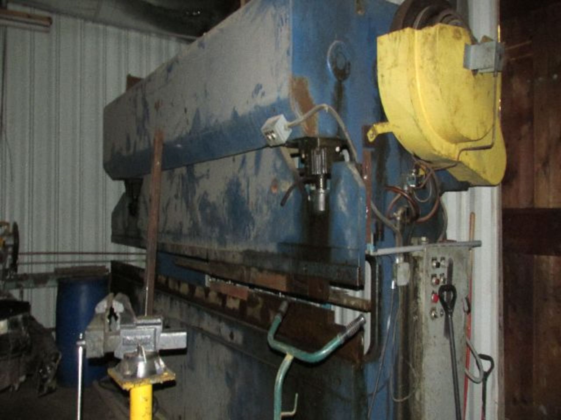 Niagara Press Brake 1/4 inch ,16', 100 Ton ,8' Tooling, air brake, foot control. Location - Image 2 of 3