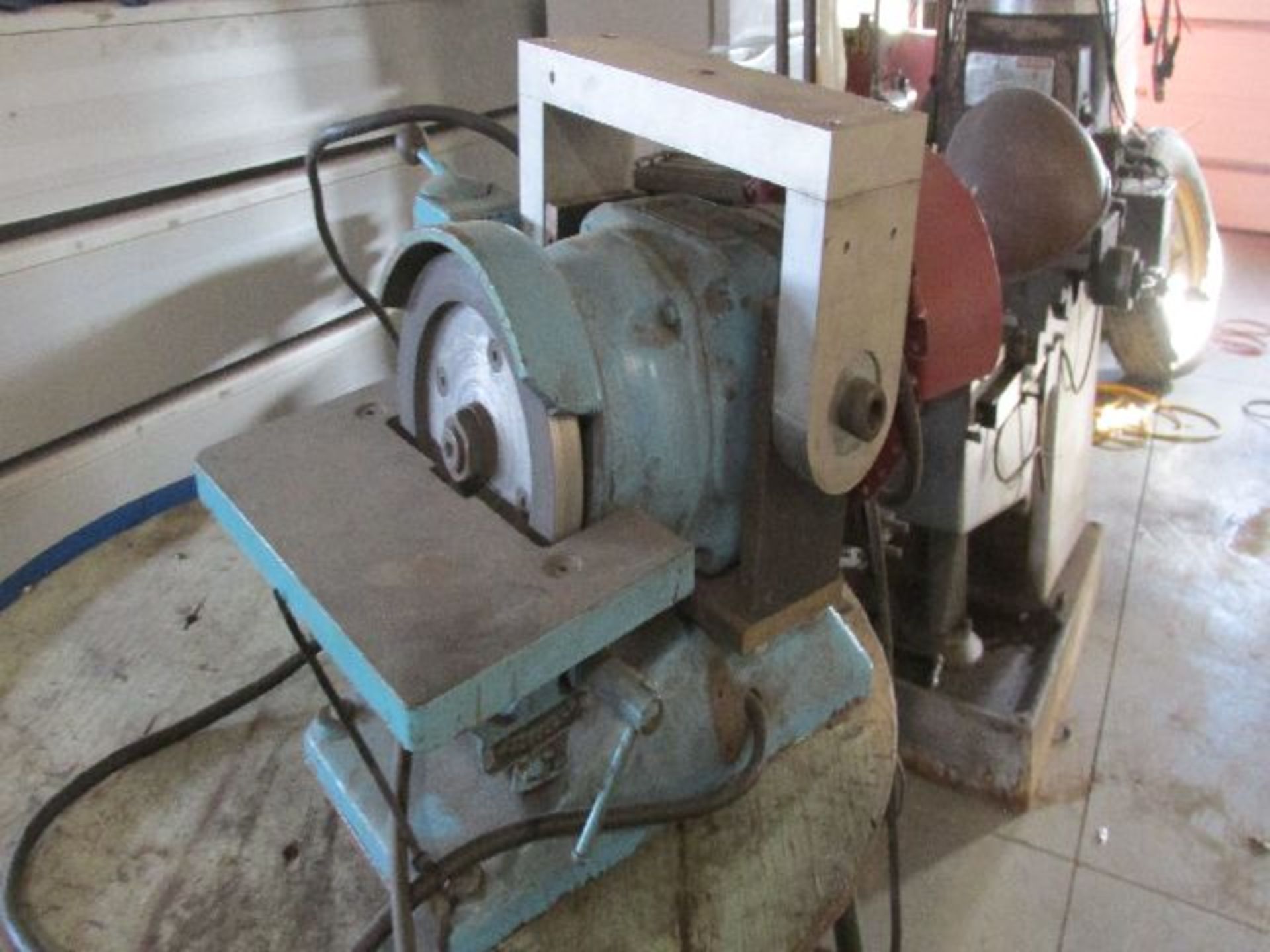 Shopmade grinding station, (2) double spindle grinders, (1) 1/2 hp w/roward reverse, (1) 1 hp belt - Image 3 of 5