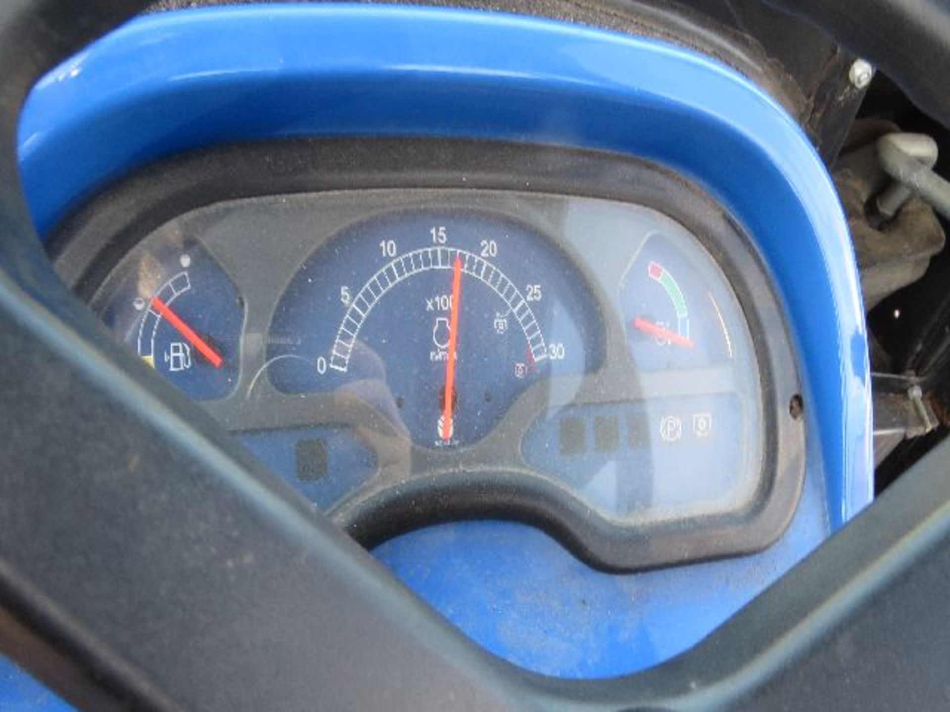 2004 New Holland model  TC24DA tractor, sn HG10183, 260 hrs. on meter, front wheel assist, cab, - Image 6 of 9