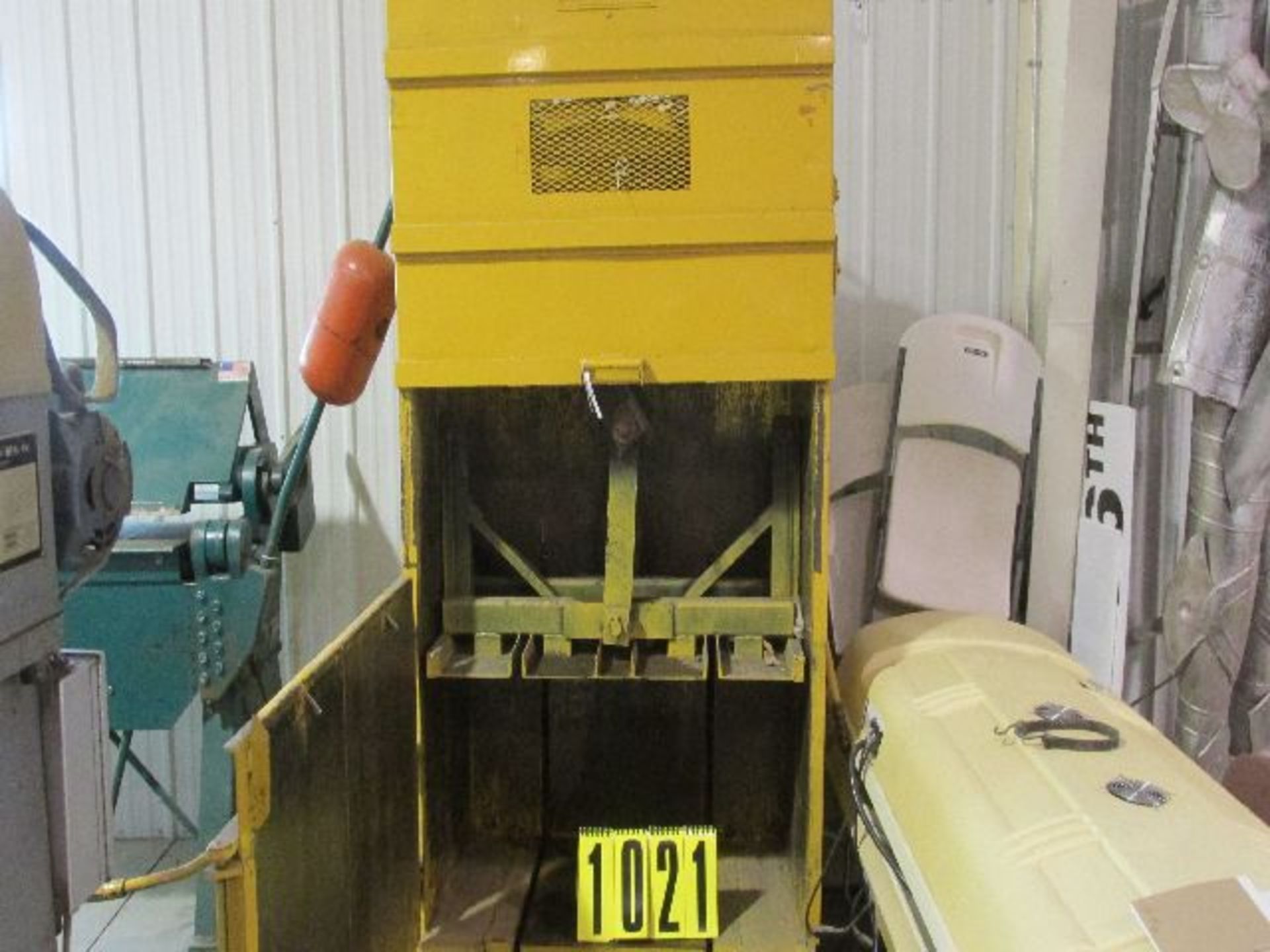 VerTech model 42 bailer, 220 volt.  Location - Waterloo, IA - Image 2 of 6