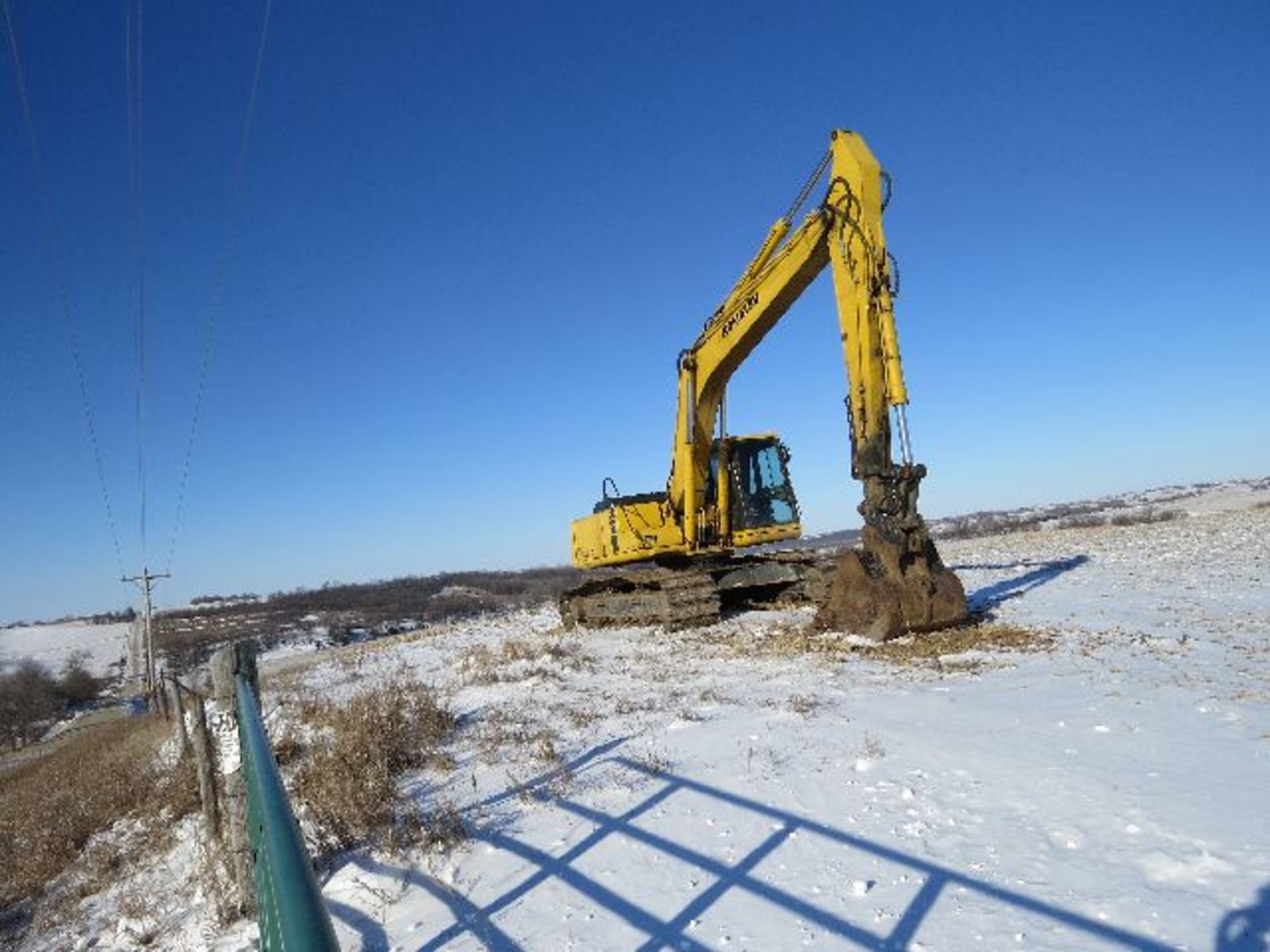2000 Komatsu 220 excavator, new rails, hyd. pump and new final drive.S/N A85048, Hours 10,024. - Image 2 of 3