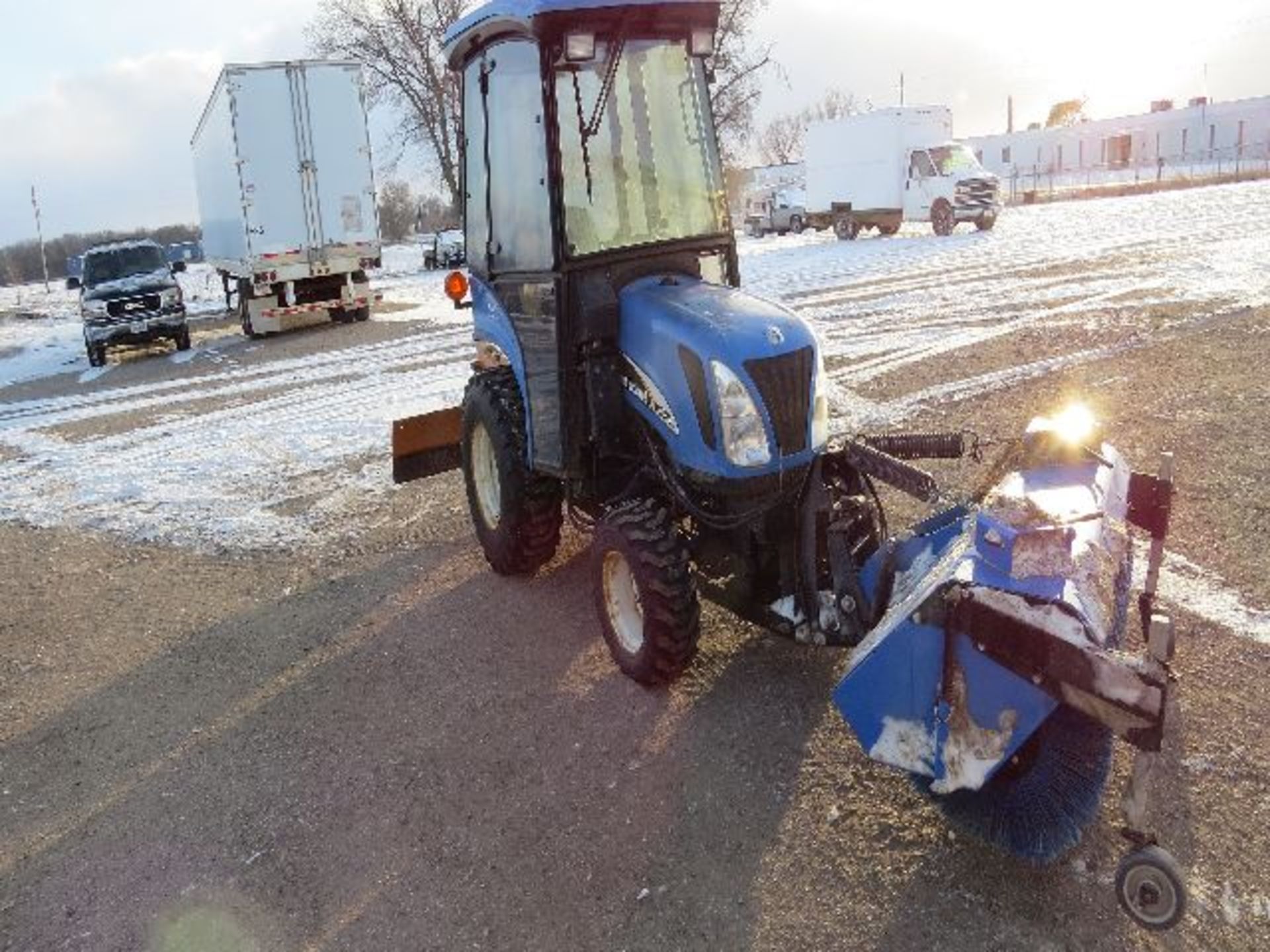 2004 New Holland model  TC24DA tractor, sn HG10183, 260 hrs. on meter, front wheel assist, cab, - Image 2 of 9