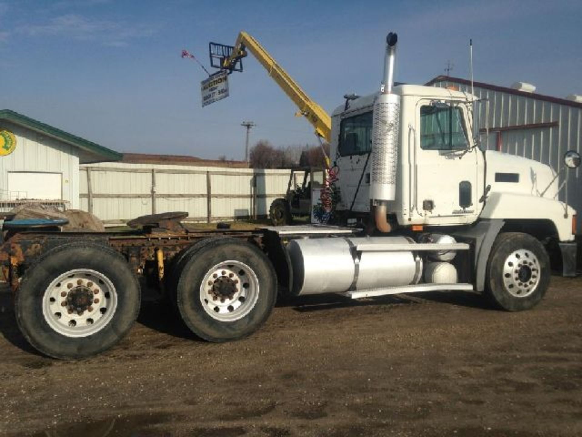 2000 Mack model CH613, Maxi Cruise day cab truck tractor, E7 powr, vin 1M1AA13Y71W134852 - Image 3 of 3