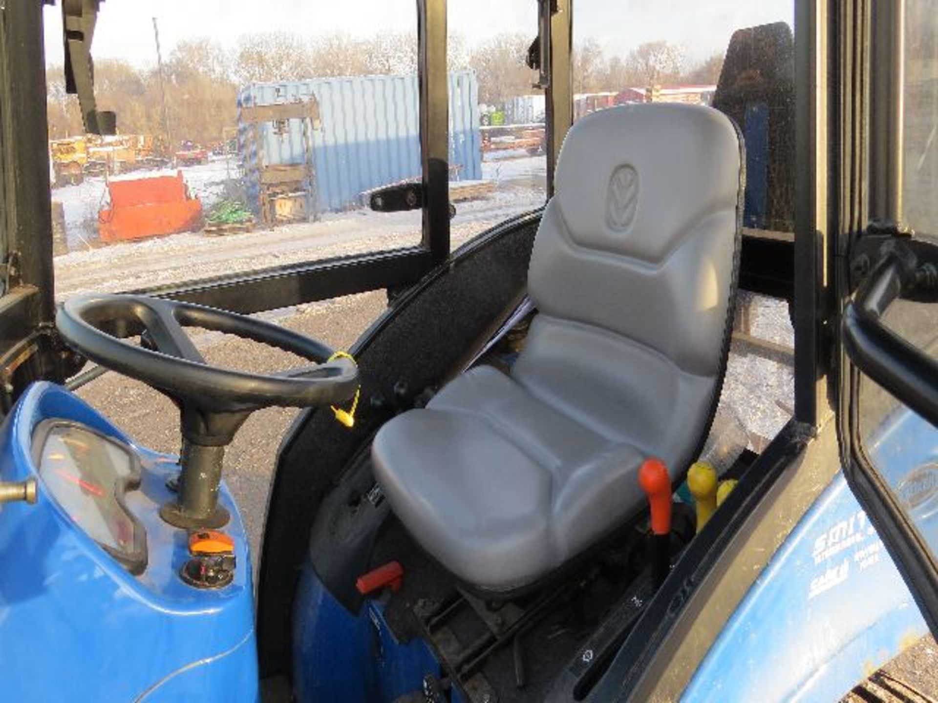 2004 New Holland model  TC24DA tractor, sn HG10183, 260 hrs. on meter, front wheel assist, cab, - Image 5 of 9