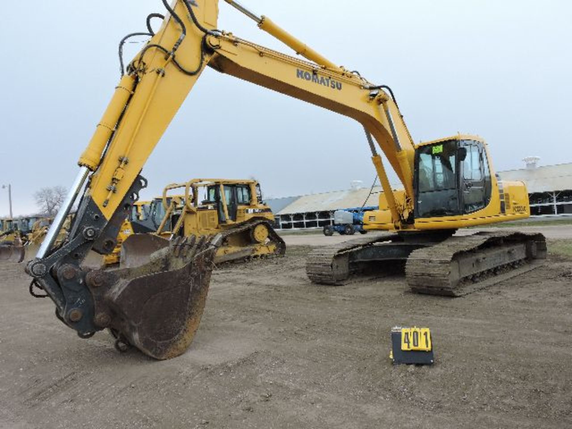 2000 Komatsu 220 excavator, new rails, hyd. pump and new final drive.S/N A85048, Hours 10,024.