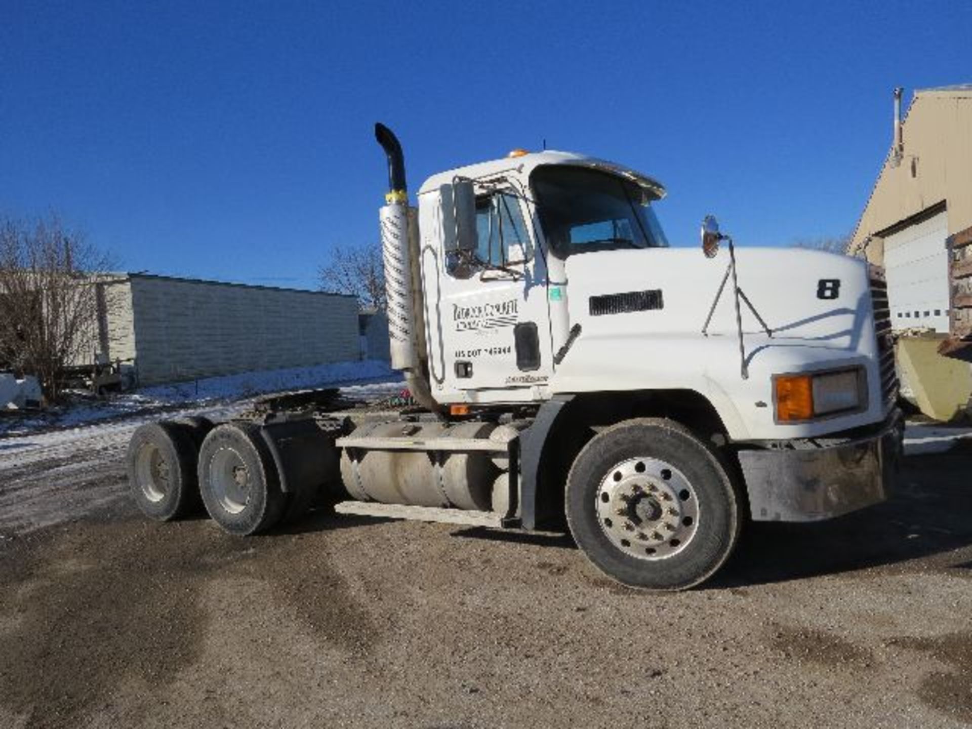 2000 Mack CH613 Maxi Cruise, E-7 Power day cab, Vin: 1M1AA13Y3IW134850, Miles, Miles 580,096