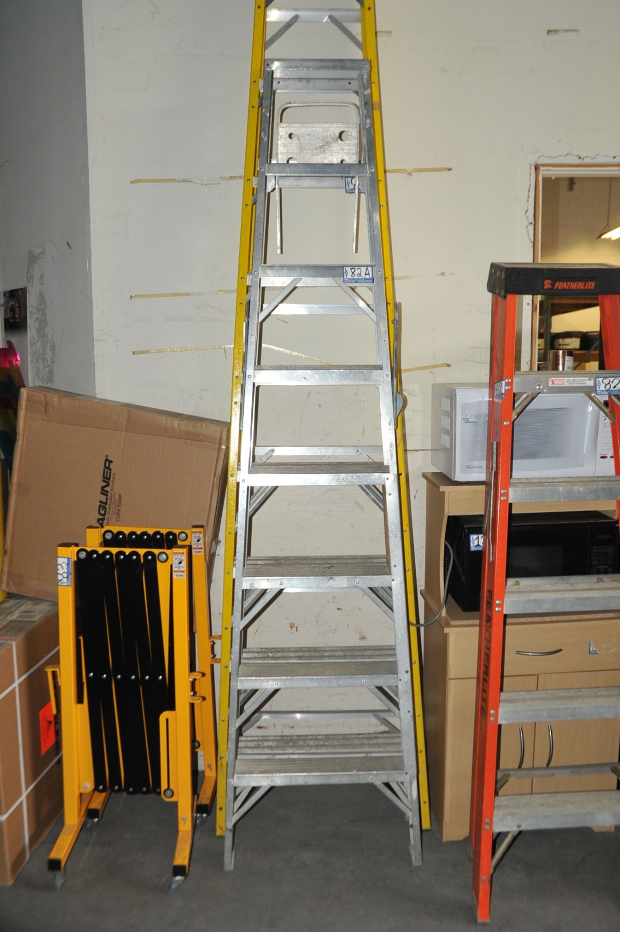 Aluminum 8 Step A-Frame Ladder