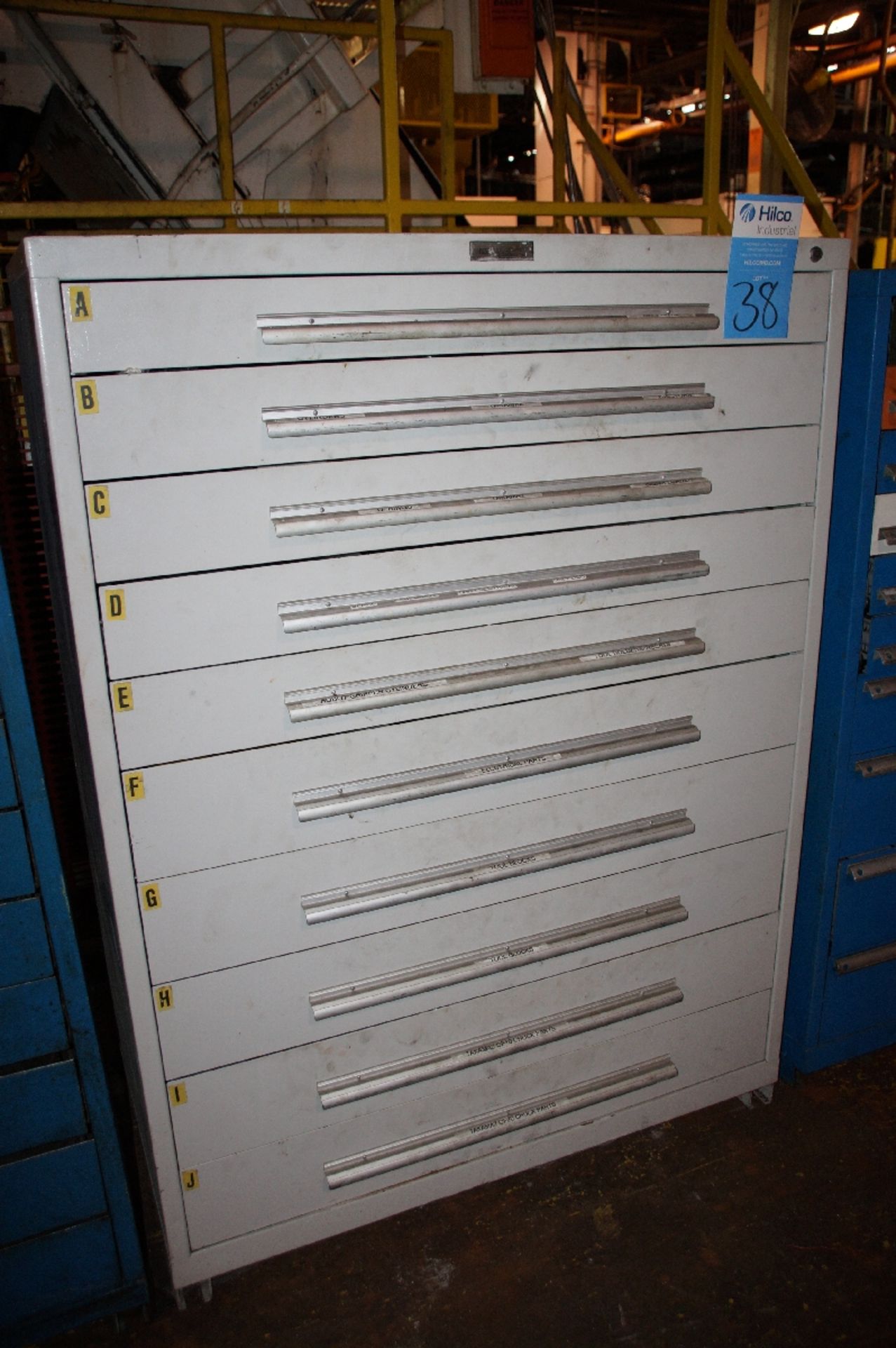 Nuera 10 Drawer Tool  Storage Cabinet