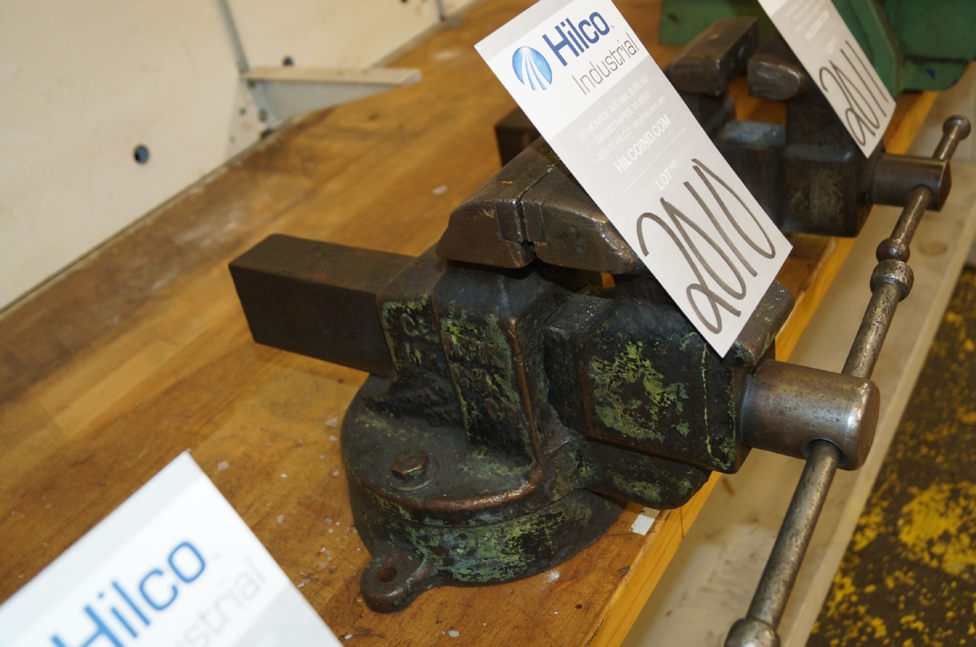 4-1/2" Bench Top Vise ; (West / C-3)