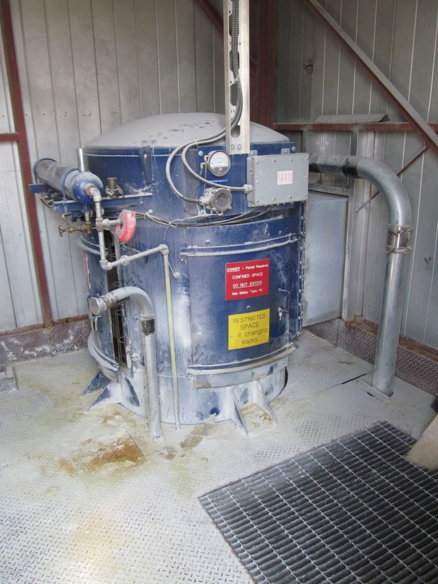 Spencer Turbine Pulse Jet Dust Collector; Carbon Steel. Top access doors. Bottom product outlet,