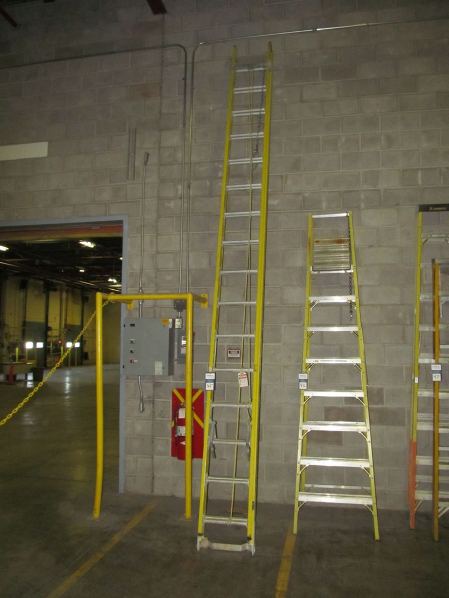 Featherlite 28' Fiberglass Extension Ladder