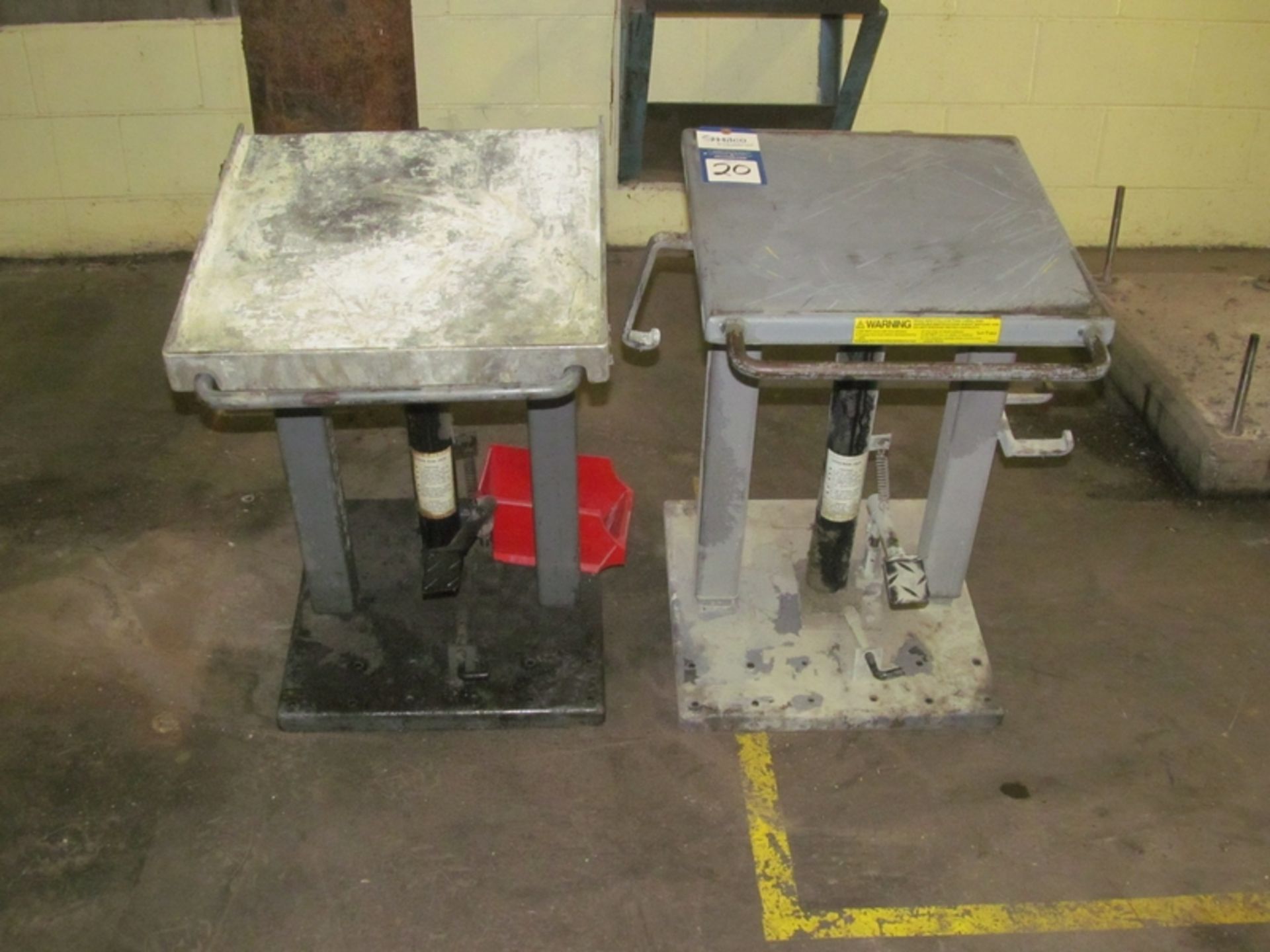 Wesco Model LT-05-1816 500 lb. Hydraulic Lift Tables; Missing Casters